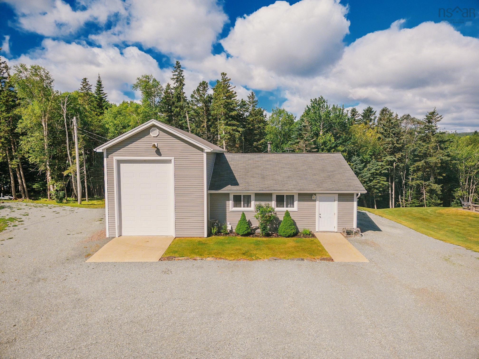 $1,499,000.00: 11637 Highway 16, Boylston