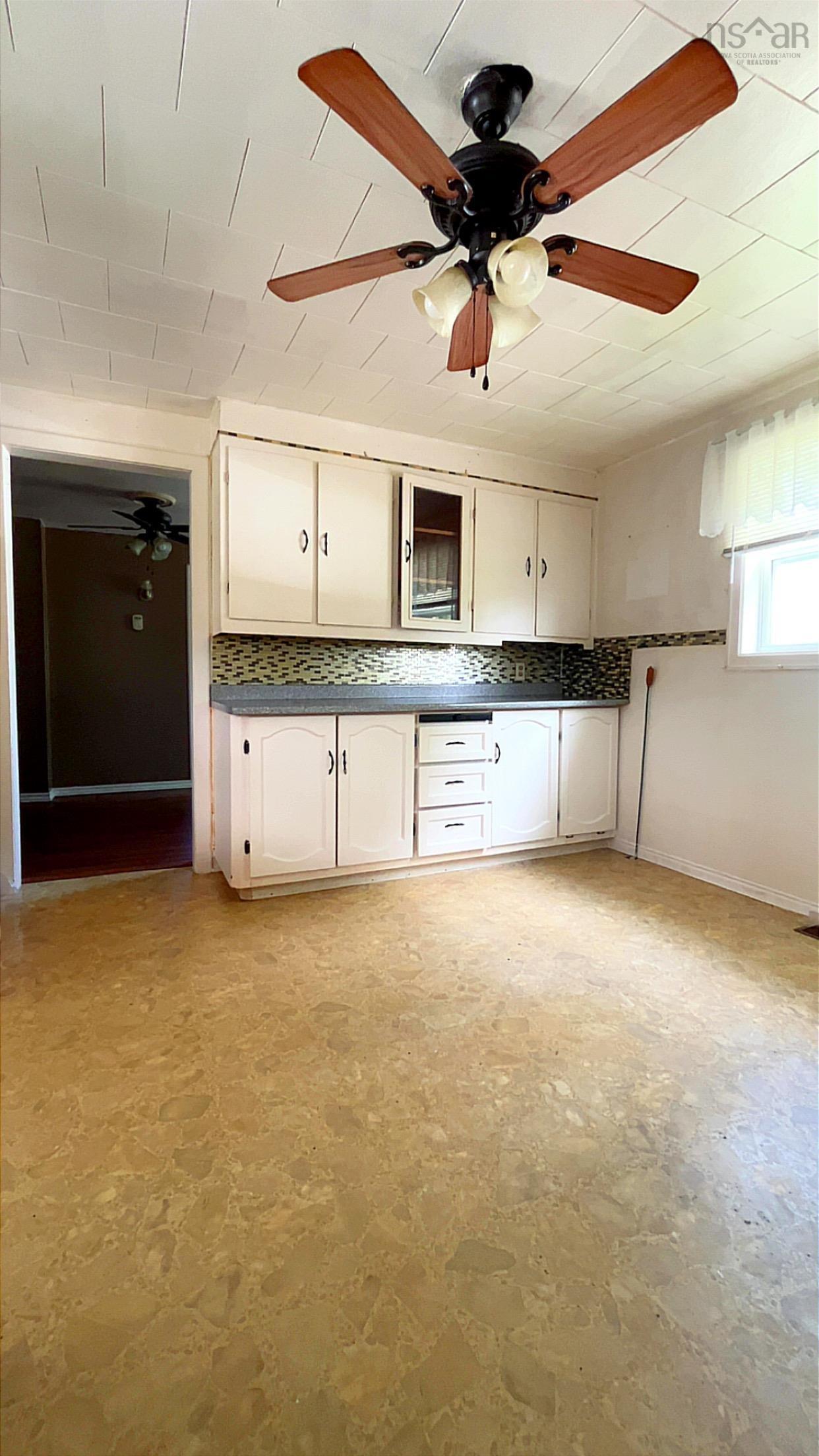 $165,000.00: 55 High Street, Plymouth