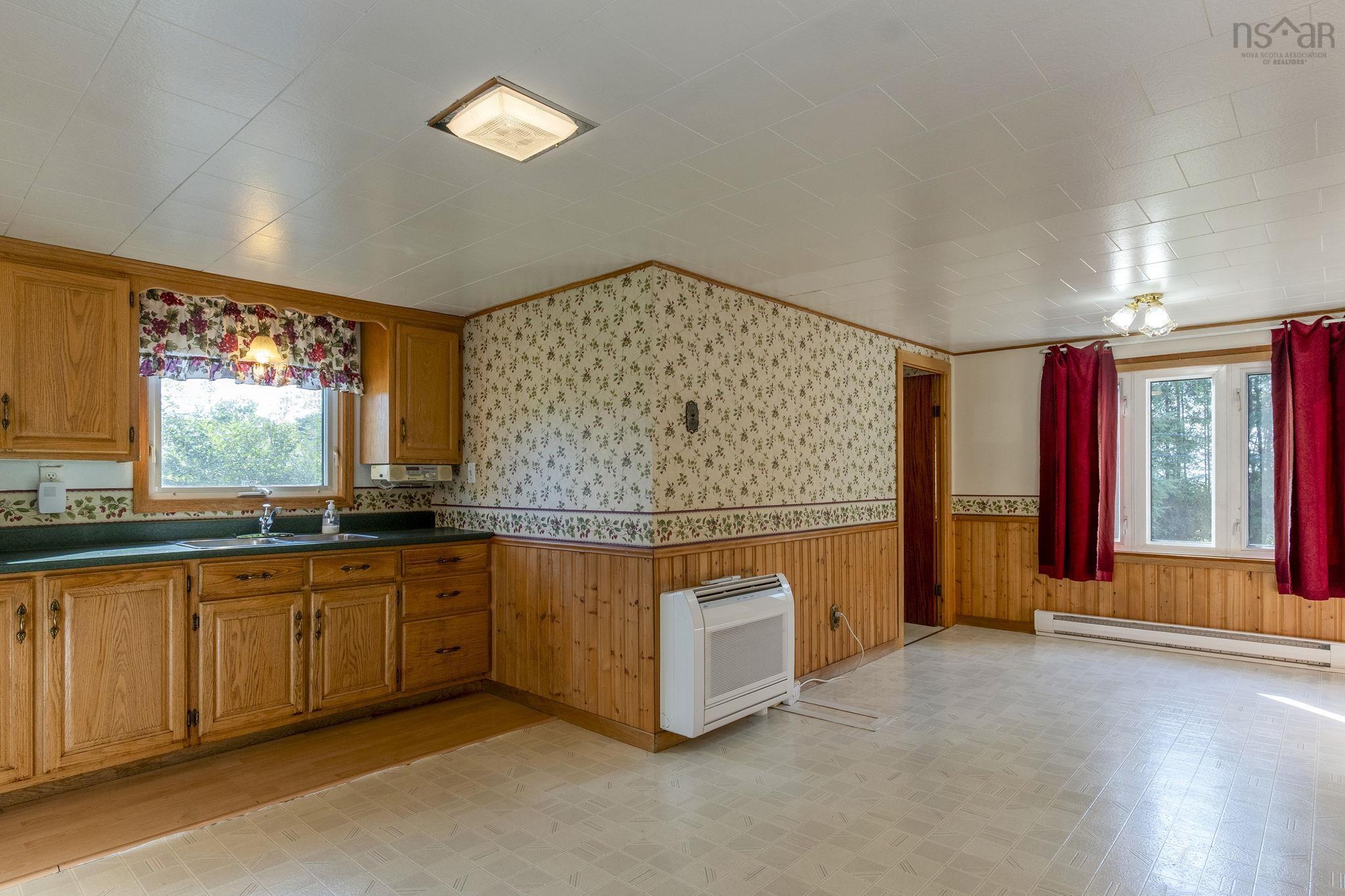 $325,000.00: 386 Greenland Road, Greenland