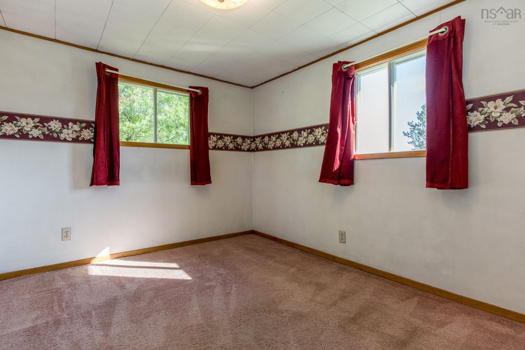 $325,000.00: 386 Greenland Road, Greenland