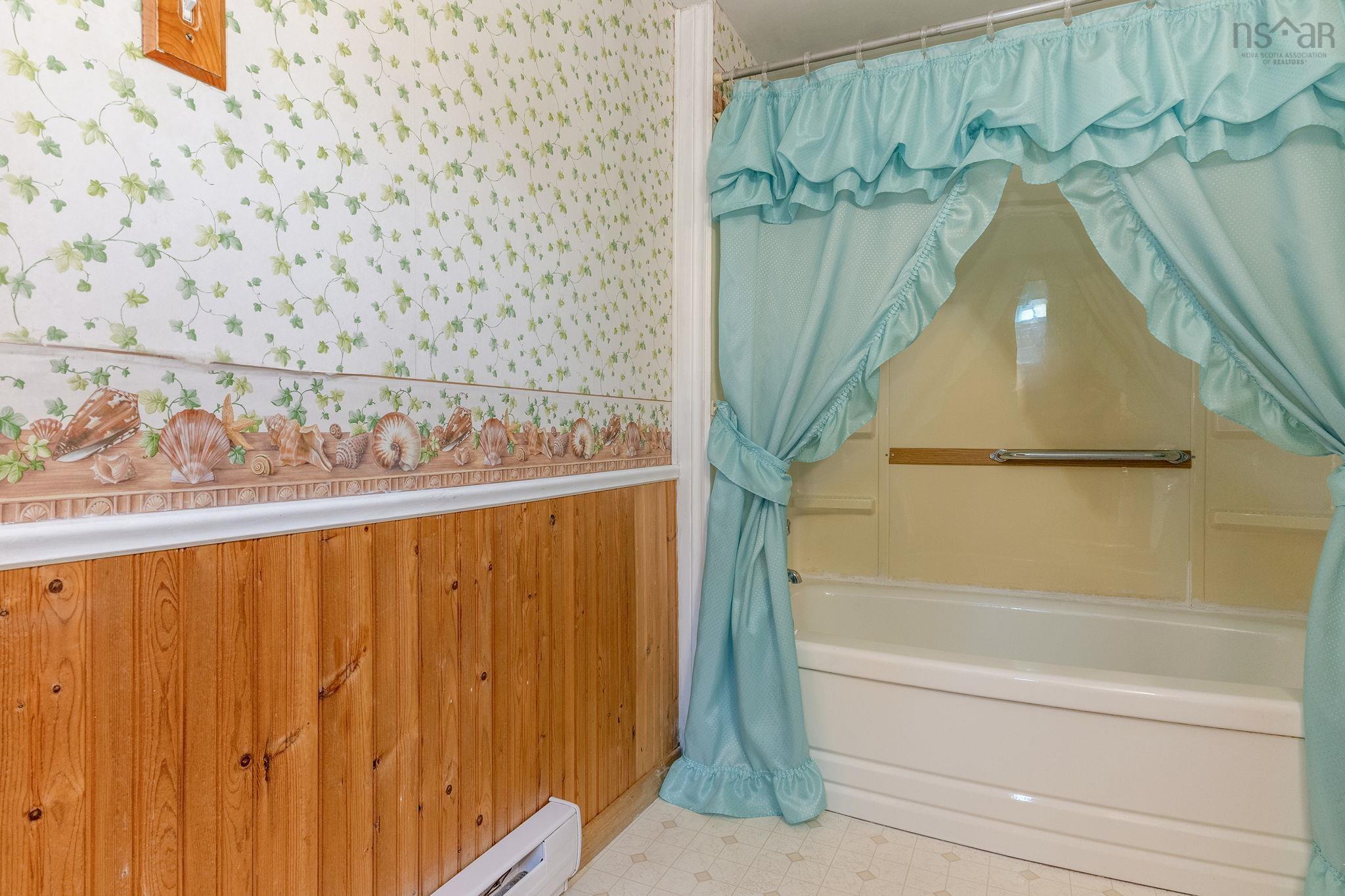 $325,000.00: 386 Greenland Road, Greenland