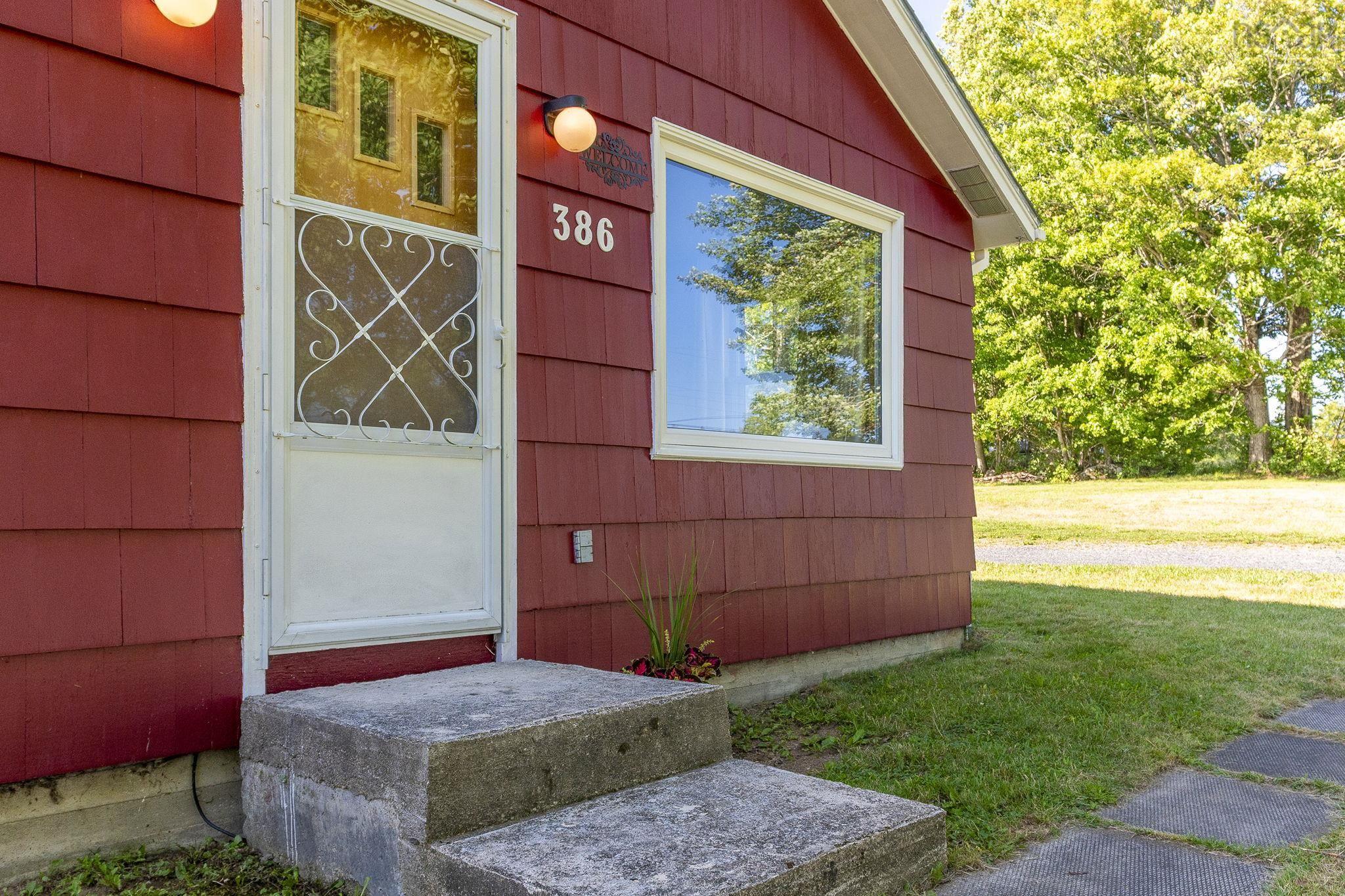 $325,000.00: 386 Greenland Road, Greenland