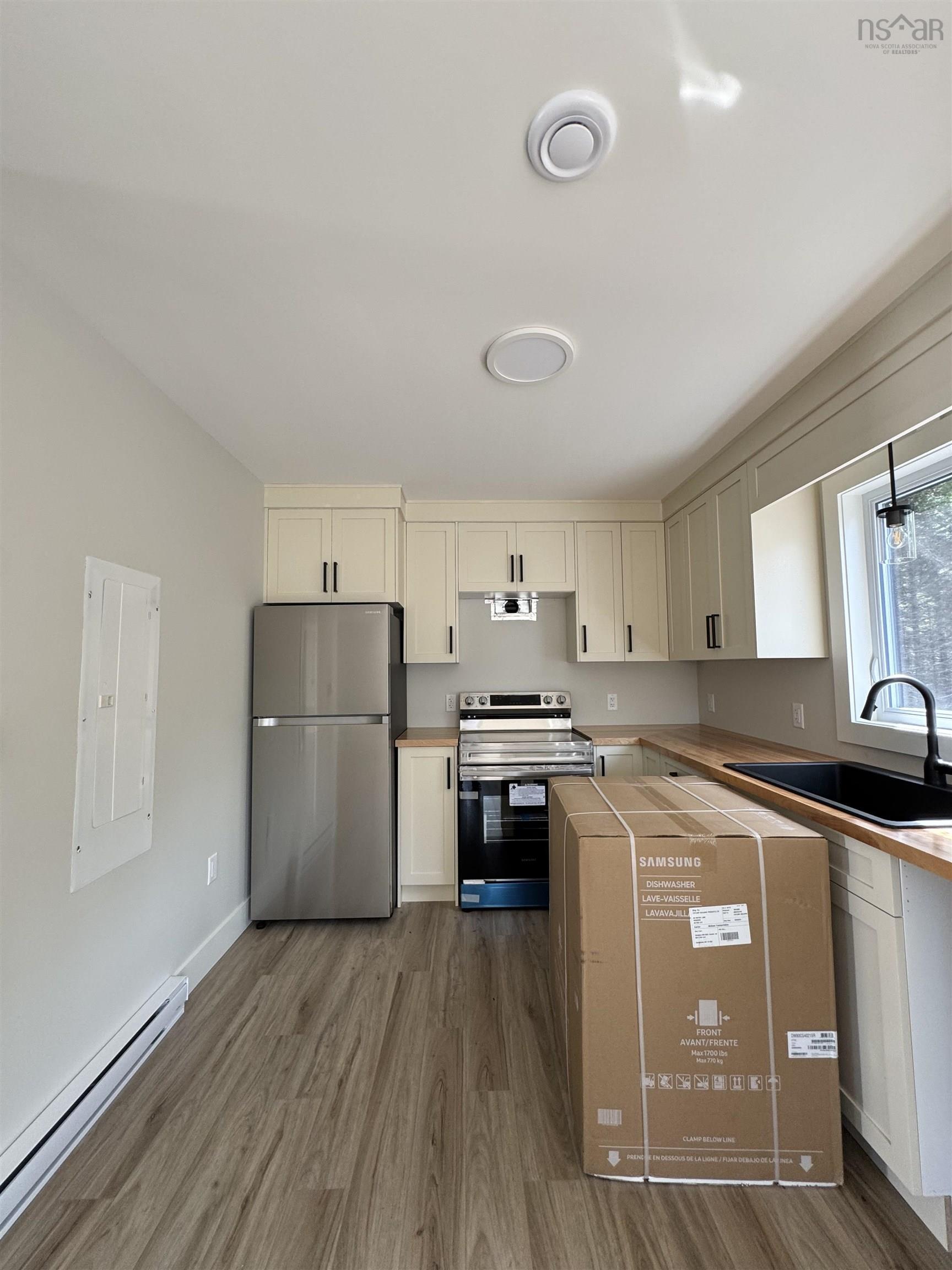 $499,900.00: 286 390 Loon Point, East Uniacke