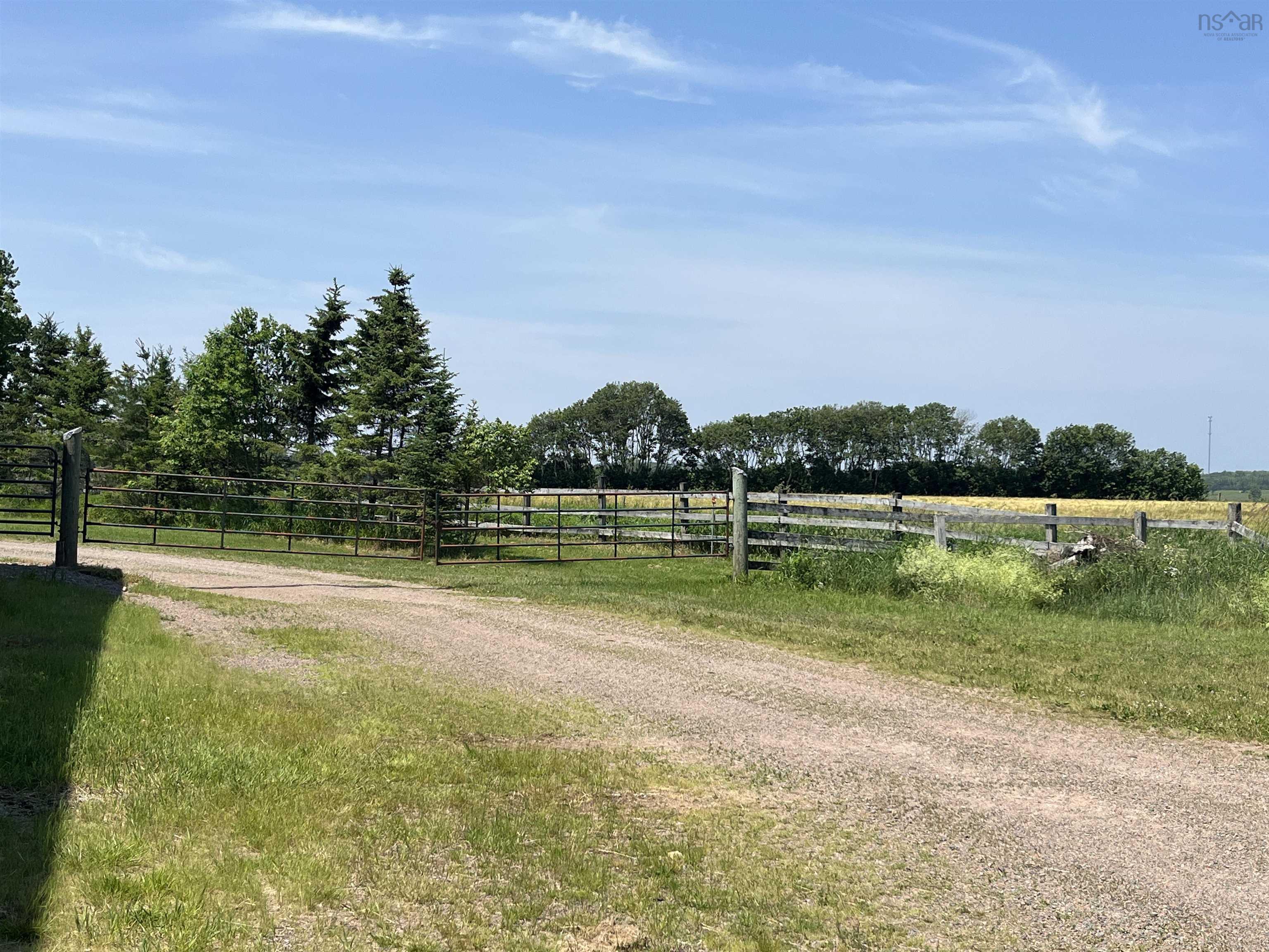 $1,650,000.00: 92 Putnam Road, Masstown
