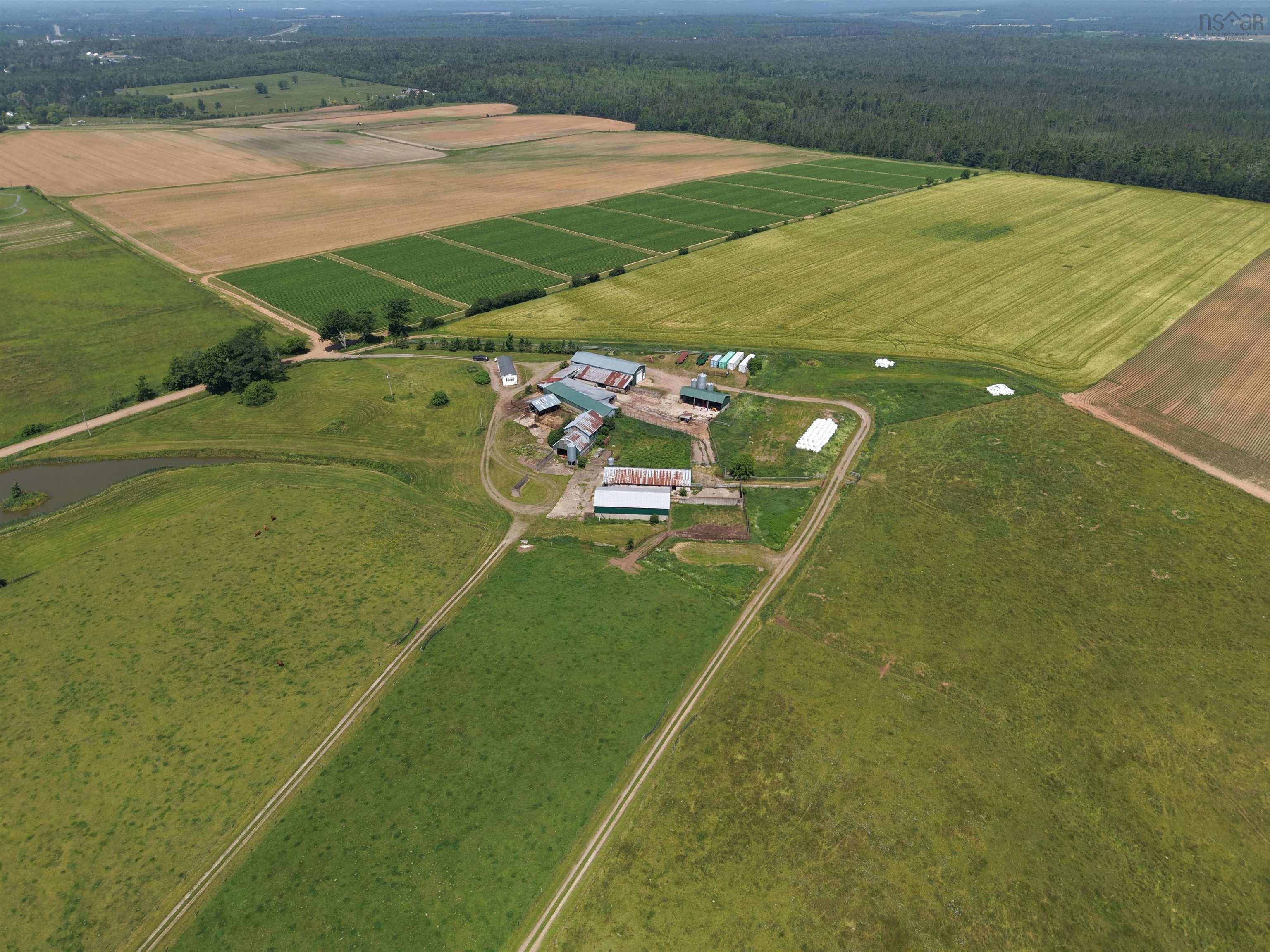 $1,650,000.00: 92 Putnam Road, Masstown