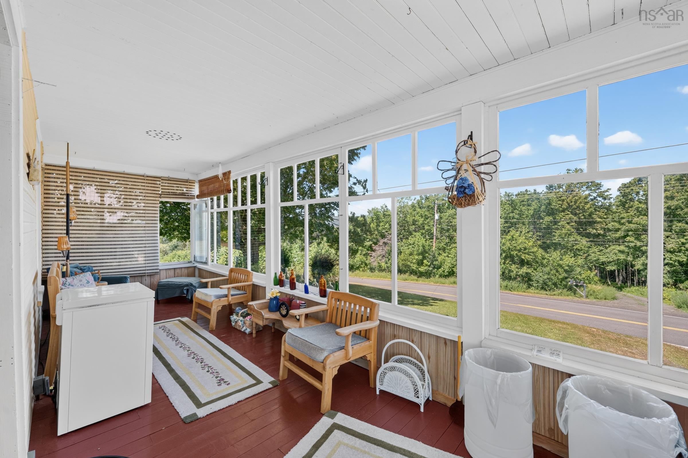$479,900.00: 1588 Highway 201, Round Hill
