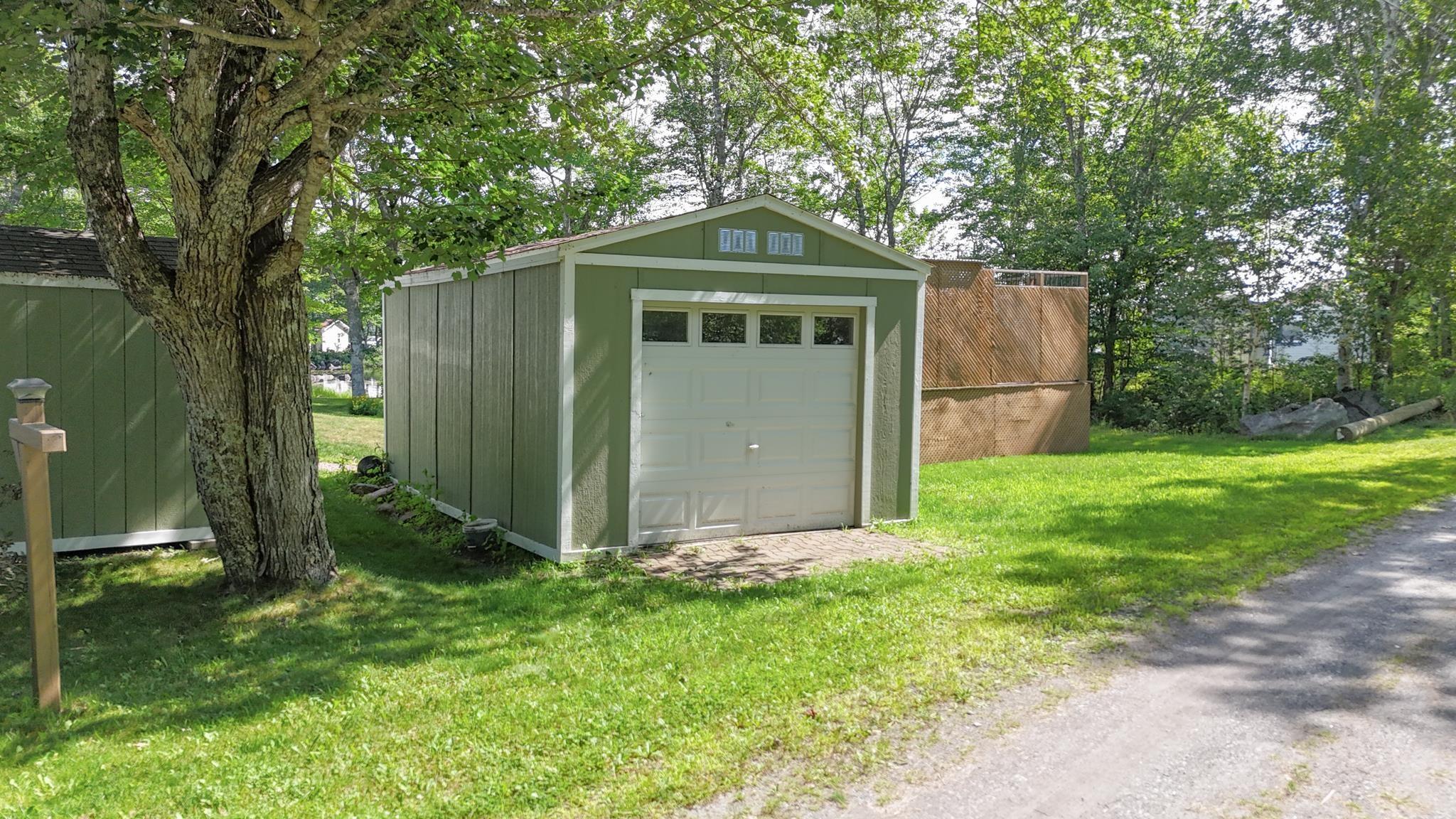 $469,900.00: 21 Lakeview Road, Hemford