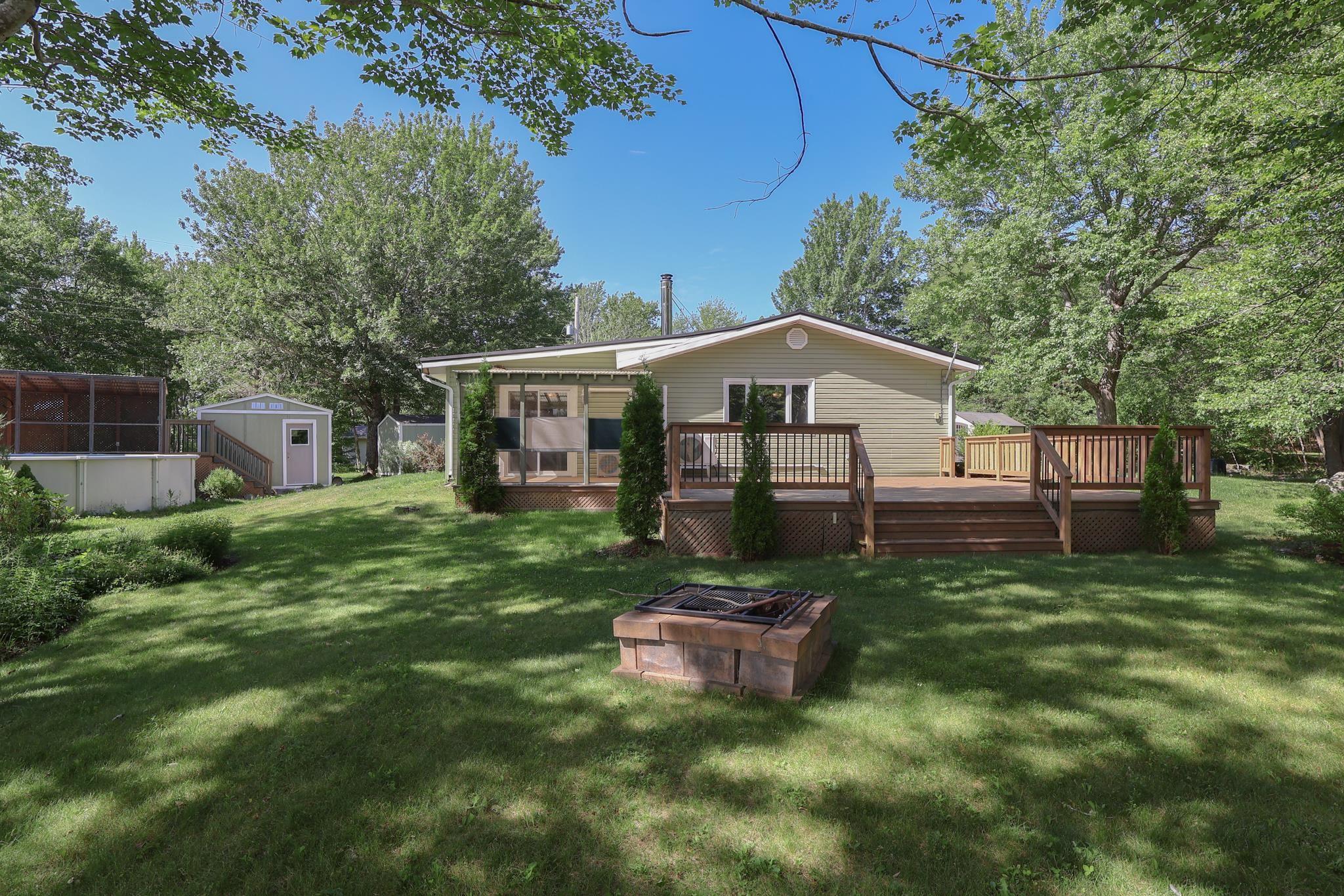 $469,900.00: 21 Lakeview Road, Hemford