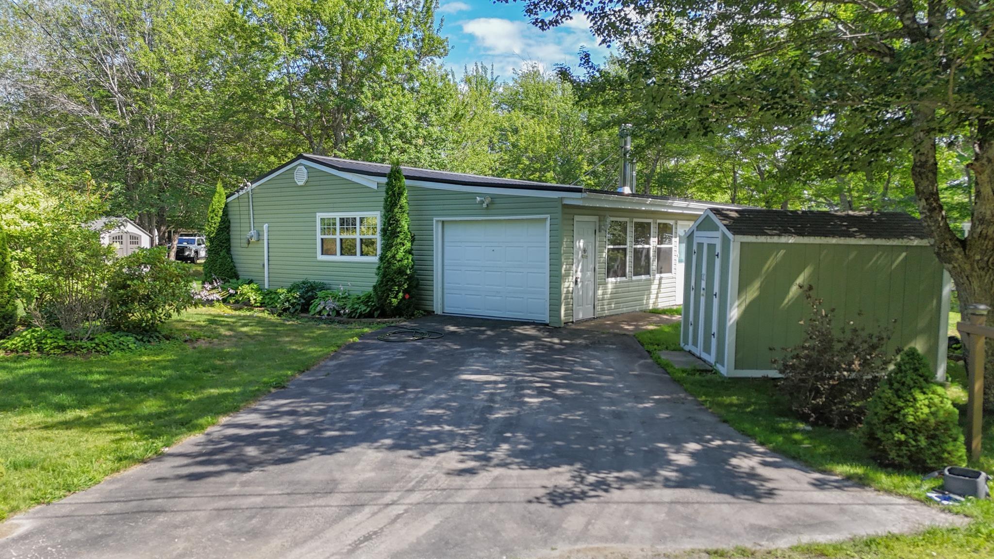 $469,900.00: 21 Lakeview Road, Hemford