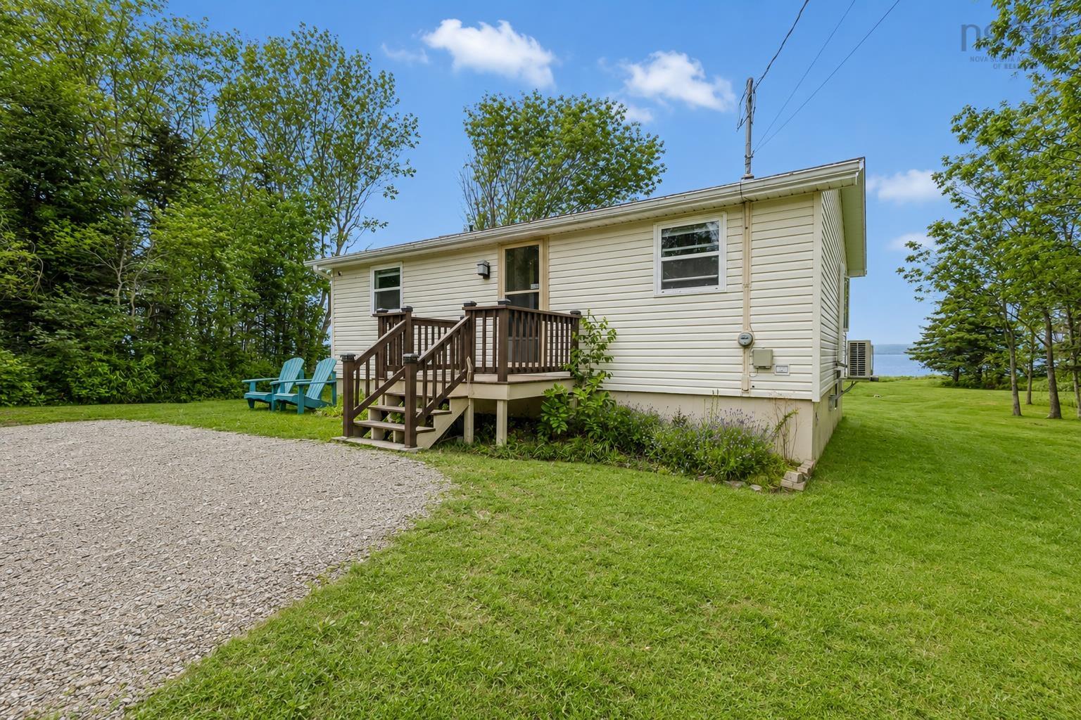 $459,999.00: 7498 East Bay Highway, Big Pond