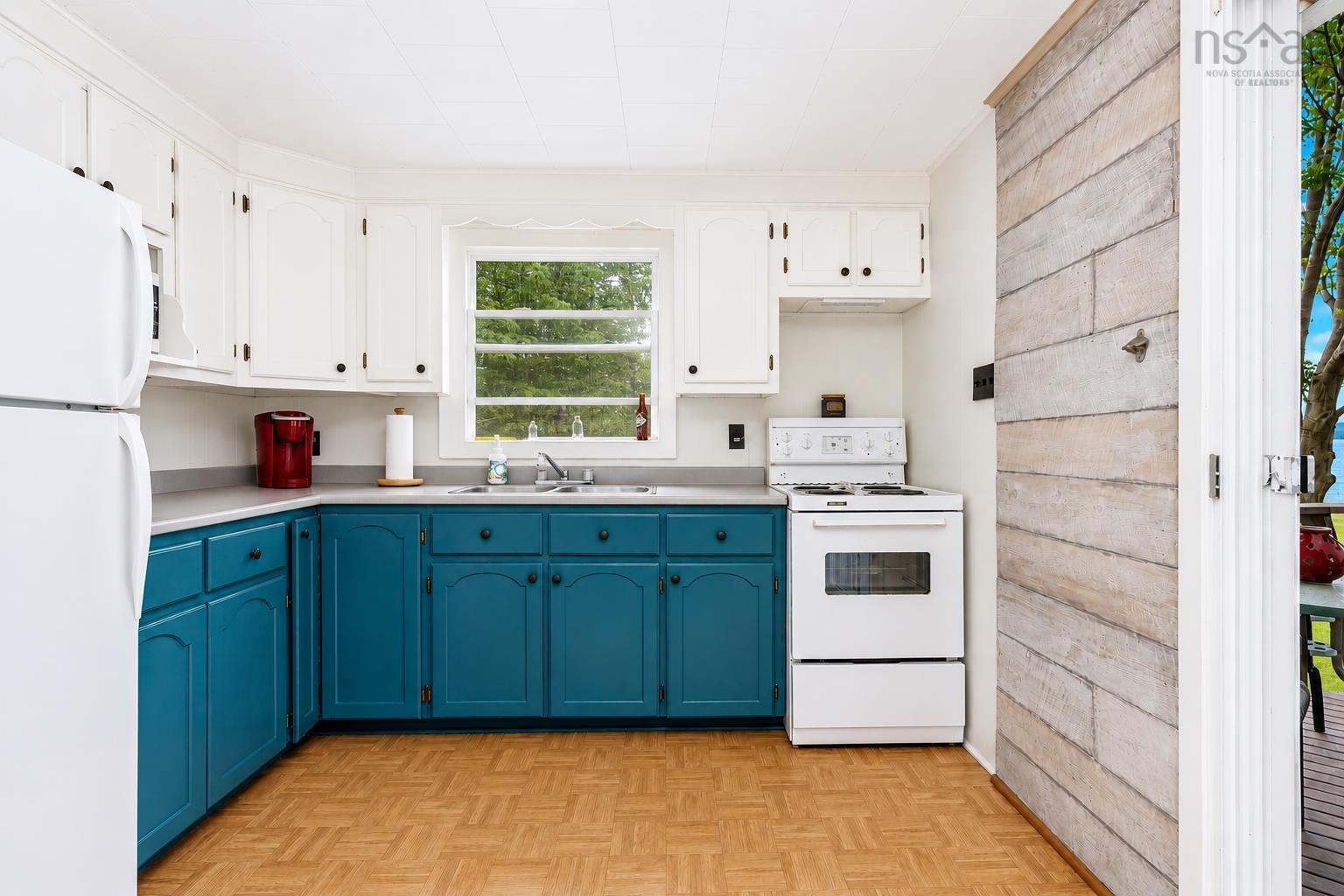 $459,999.00: 7498 East Bay Highway, Big Pond