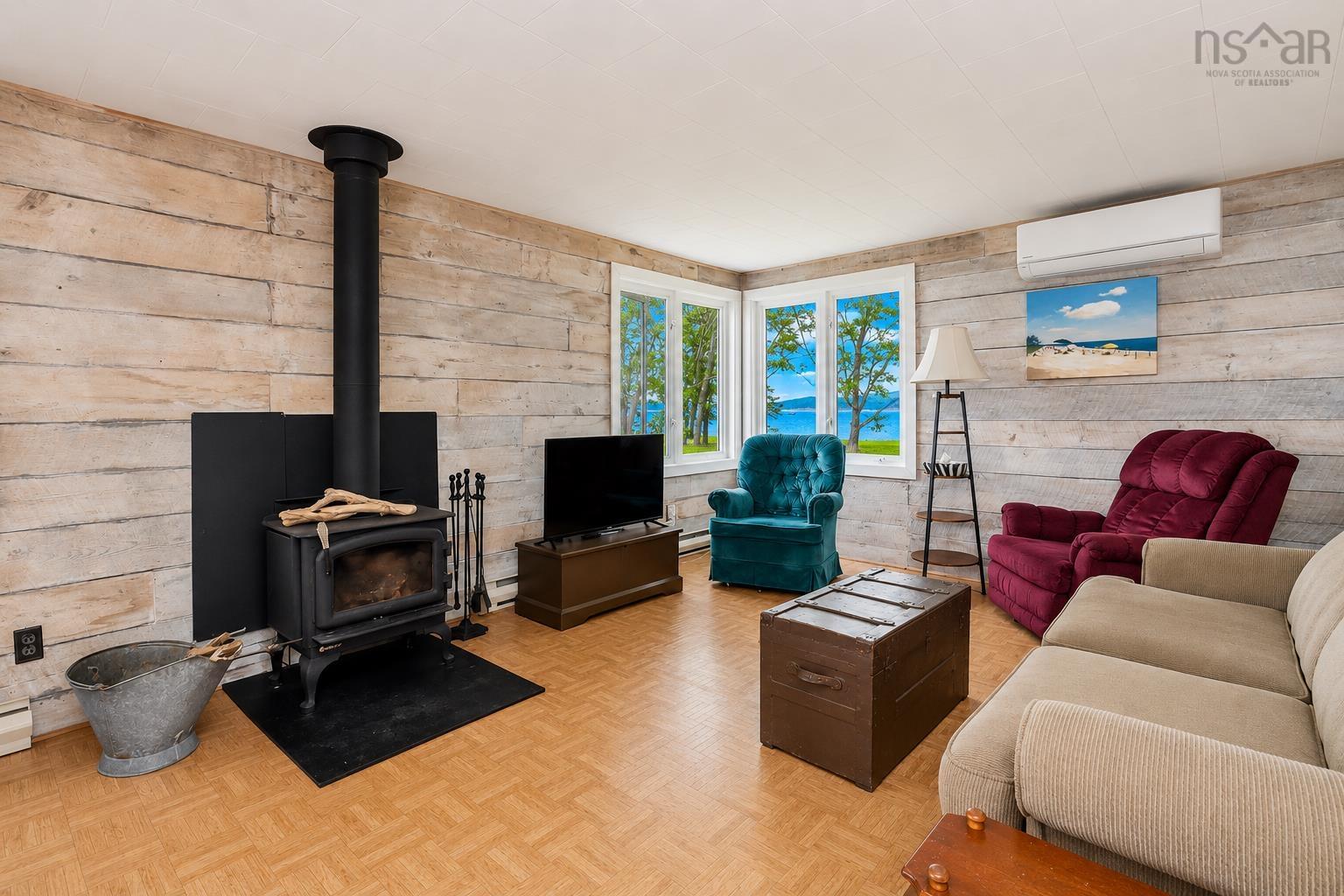 $459,999.00: 7498 East Bay Highway, Big Pond