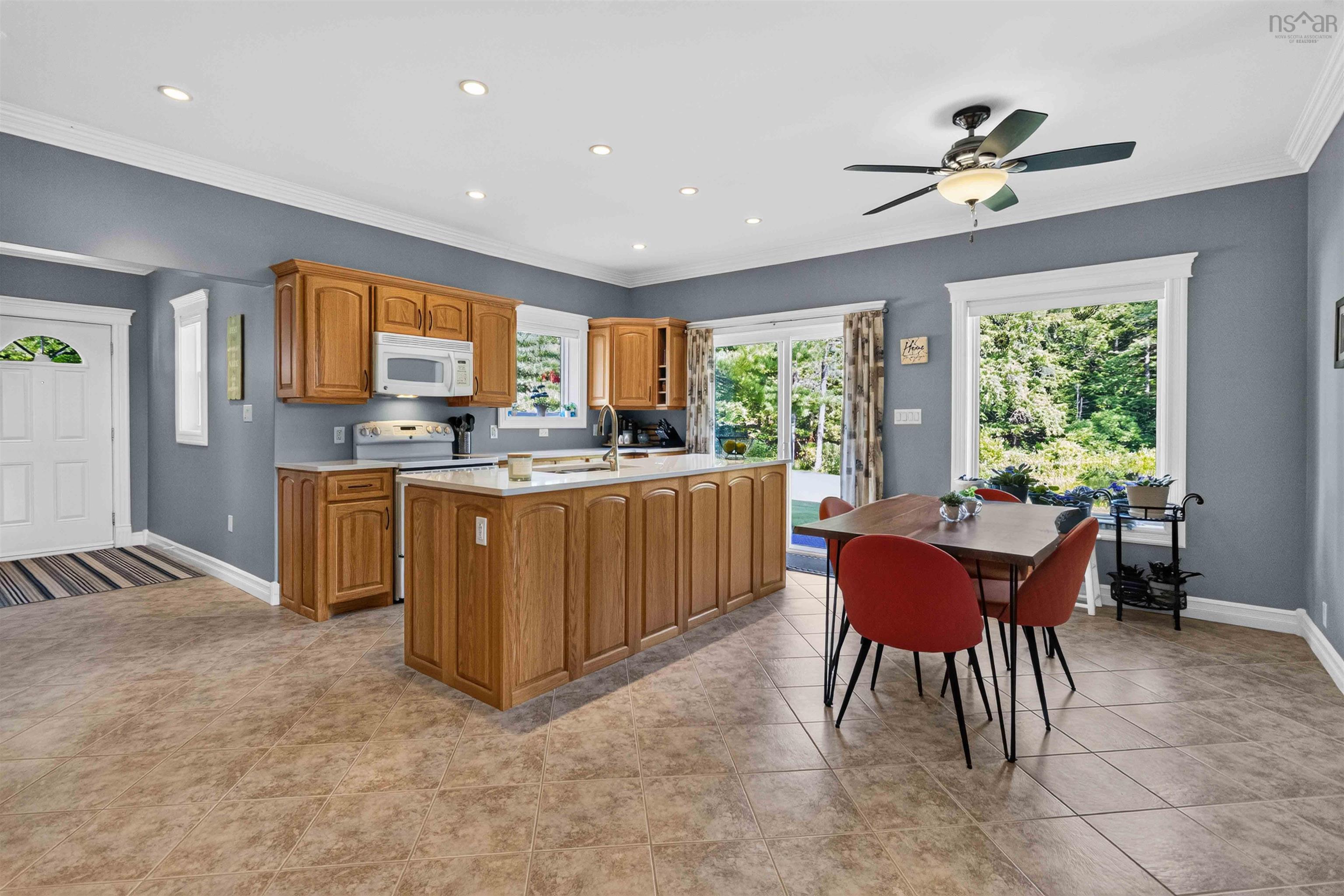 $749,900.00: 98 Canoe Lake Cove Road, Leminster
