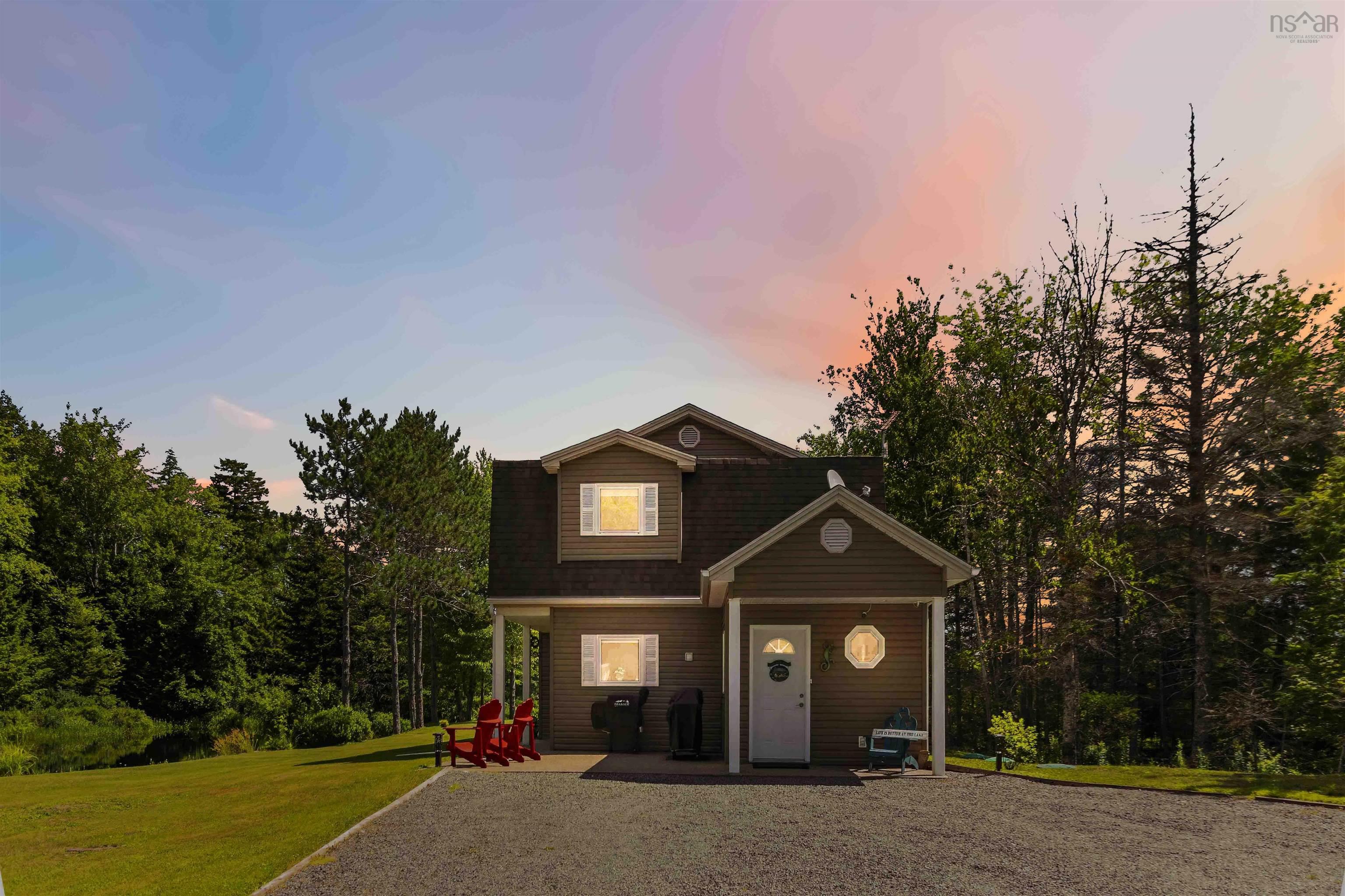 $749,900.00: 98 Canoe Lake Cove Road, Leminster