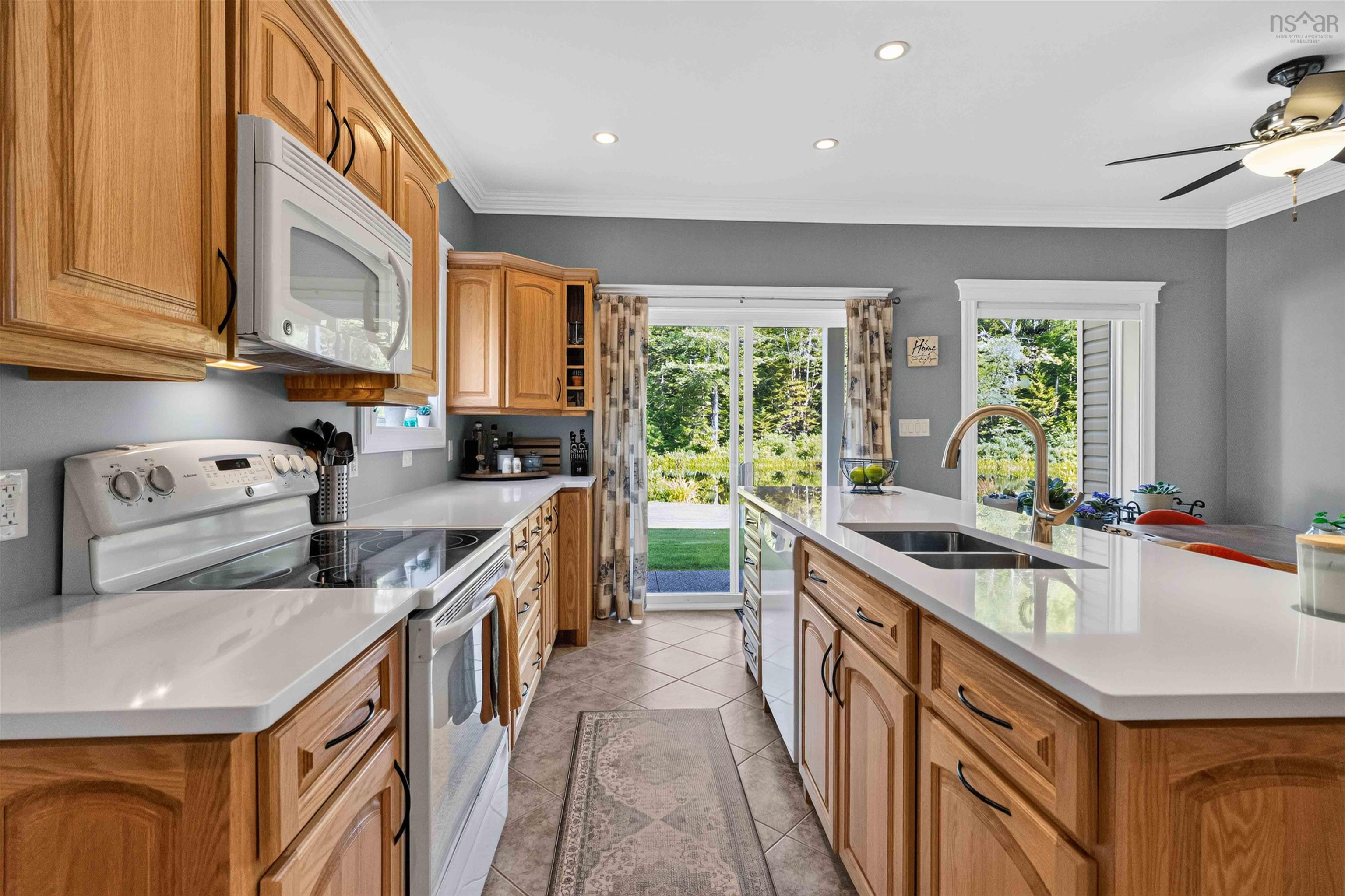 $749,900.00: 98 Canoe Lake Cove Road, Leminster
