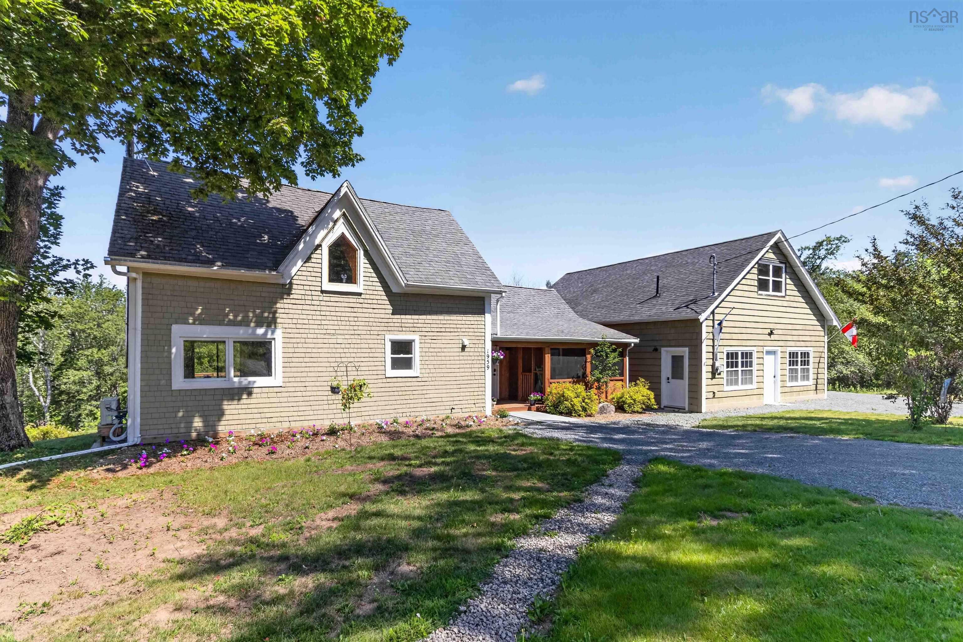 $449,900.00: 1959 Highway 208, Hemford