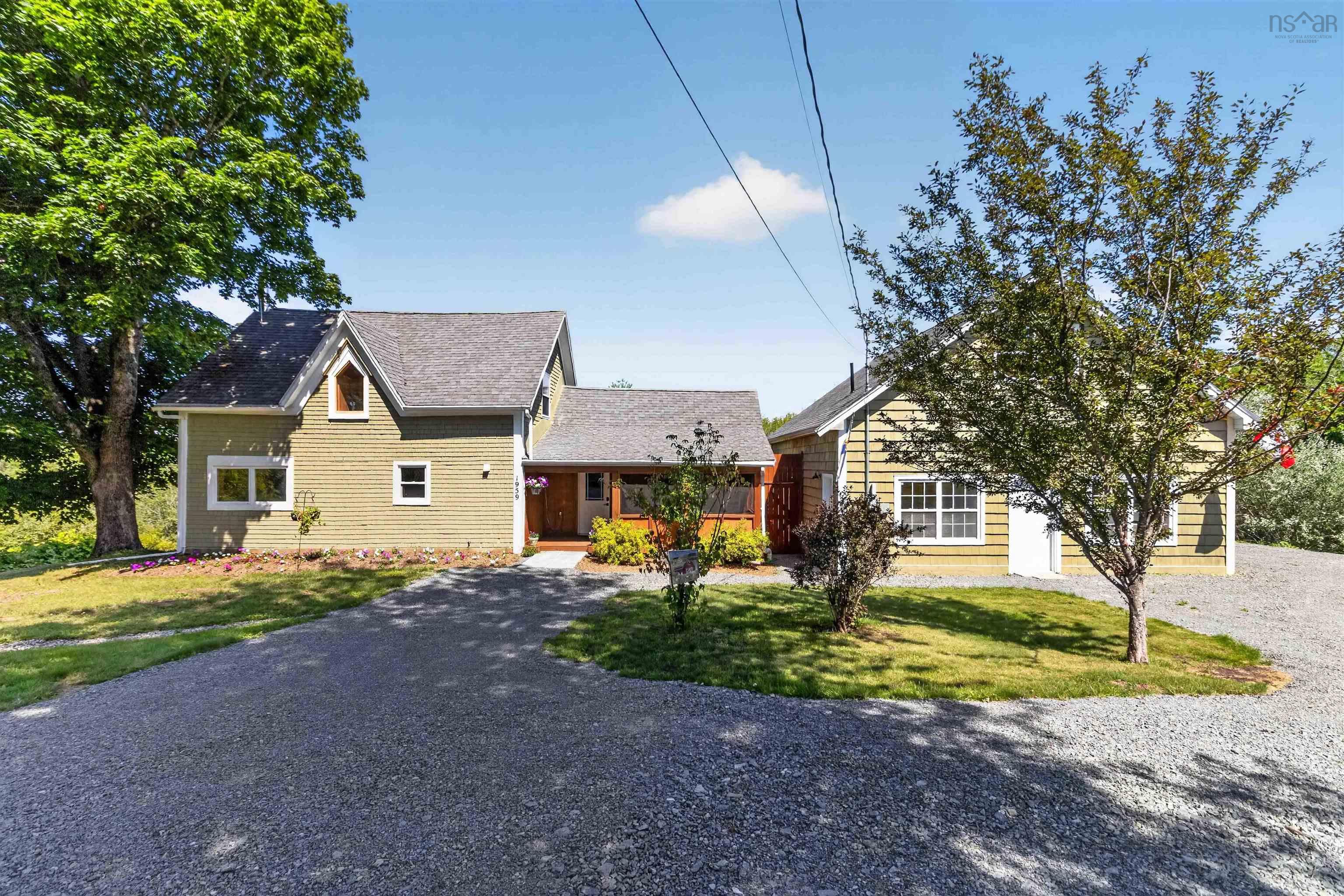 $449,900.00: 1959 Highway 208, Hemford