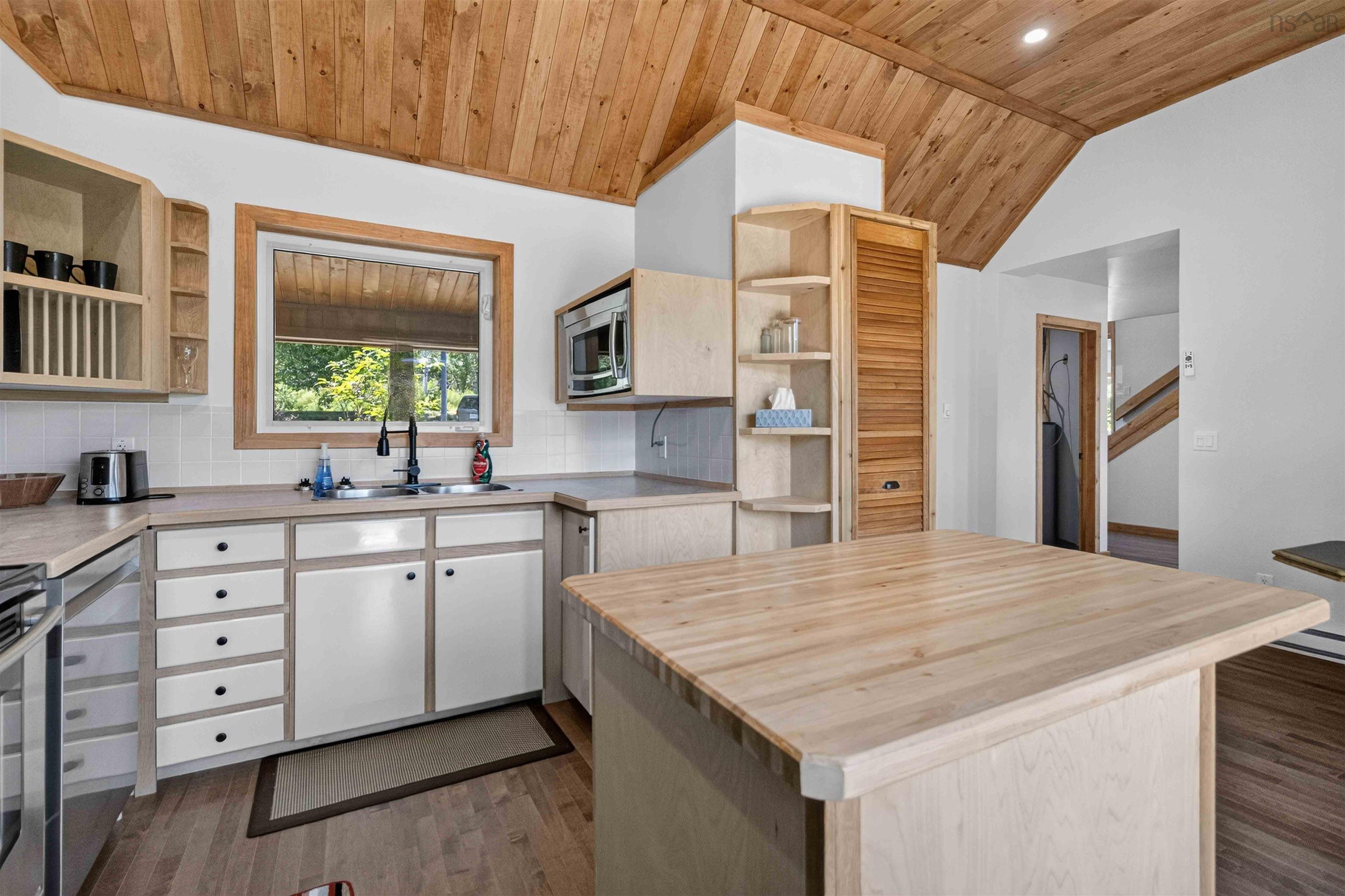 $449,900.00: 1959 Highway 208, Hemford