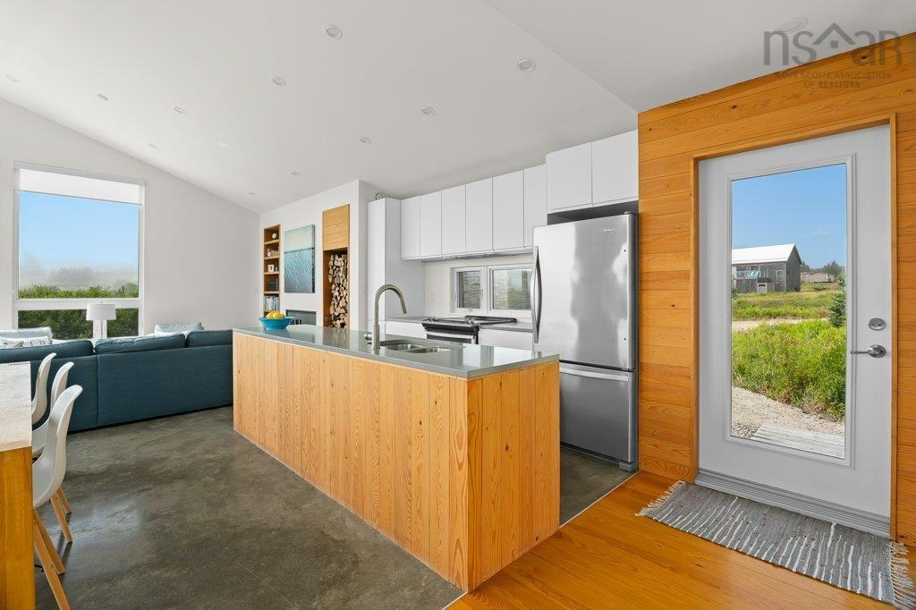 $975,000.00: 81 Hirtle Beach Road, Kingsburg