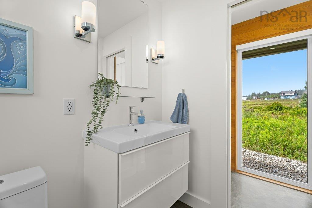 $975,000.00: 81 Hirtle Beach Road, Kingsburg