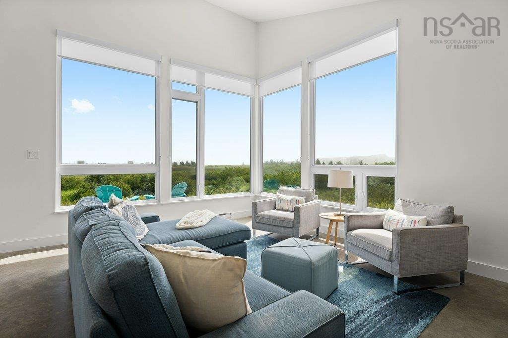 $975,000.00: 81 Hirtle Beach Road, Kingsburg