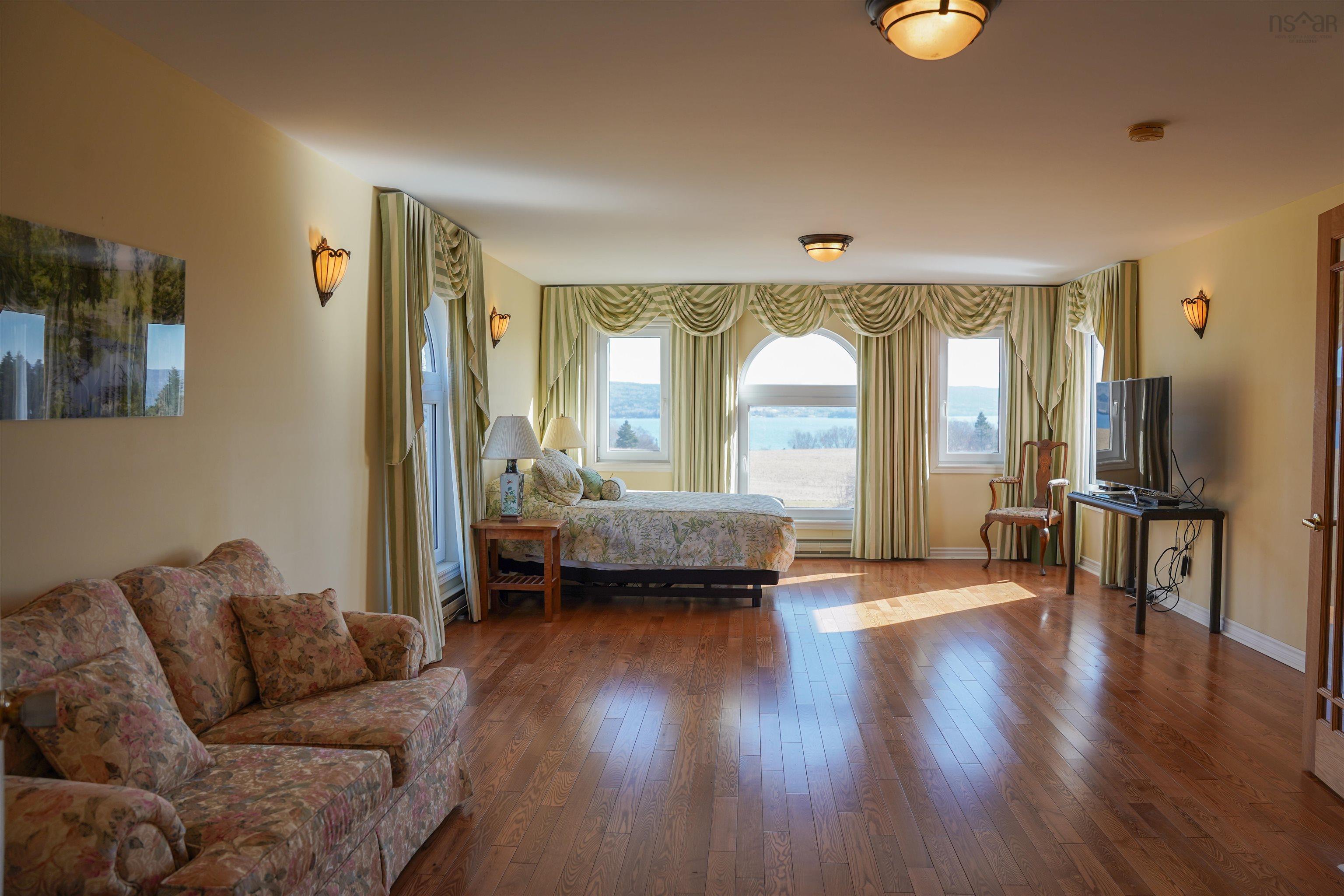 $899,900.00: 2125 Hillside Boularderie Road, Hillside Boularderie