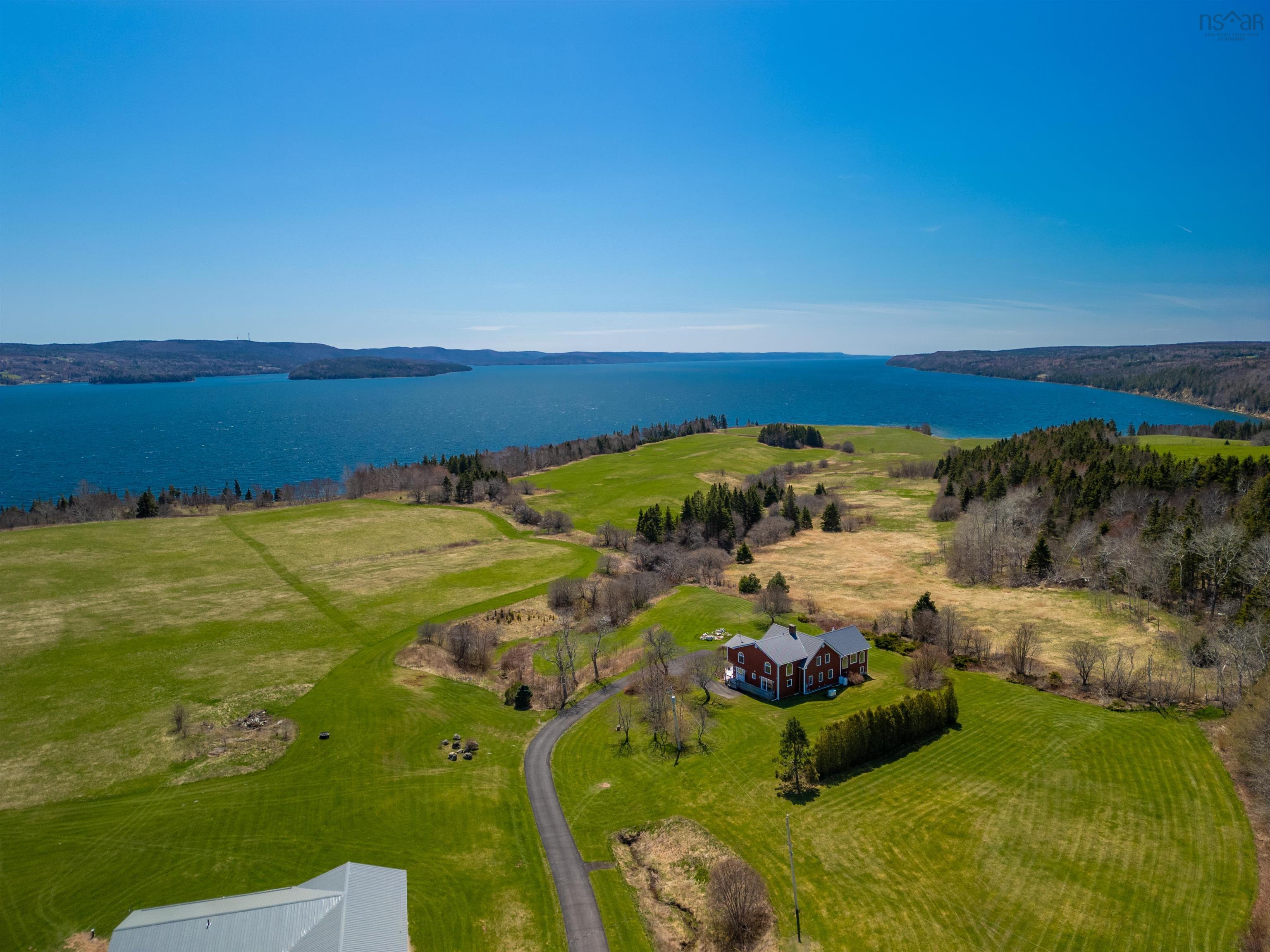 $899,900.00: 2125 Hillside Boularderie Road, Hillside Boularderie