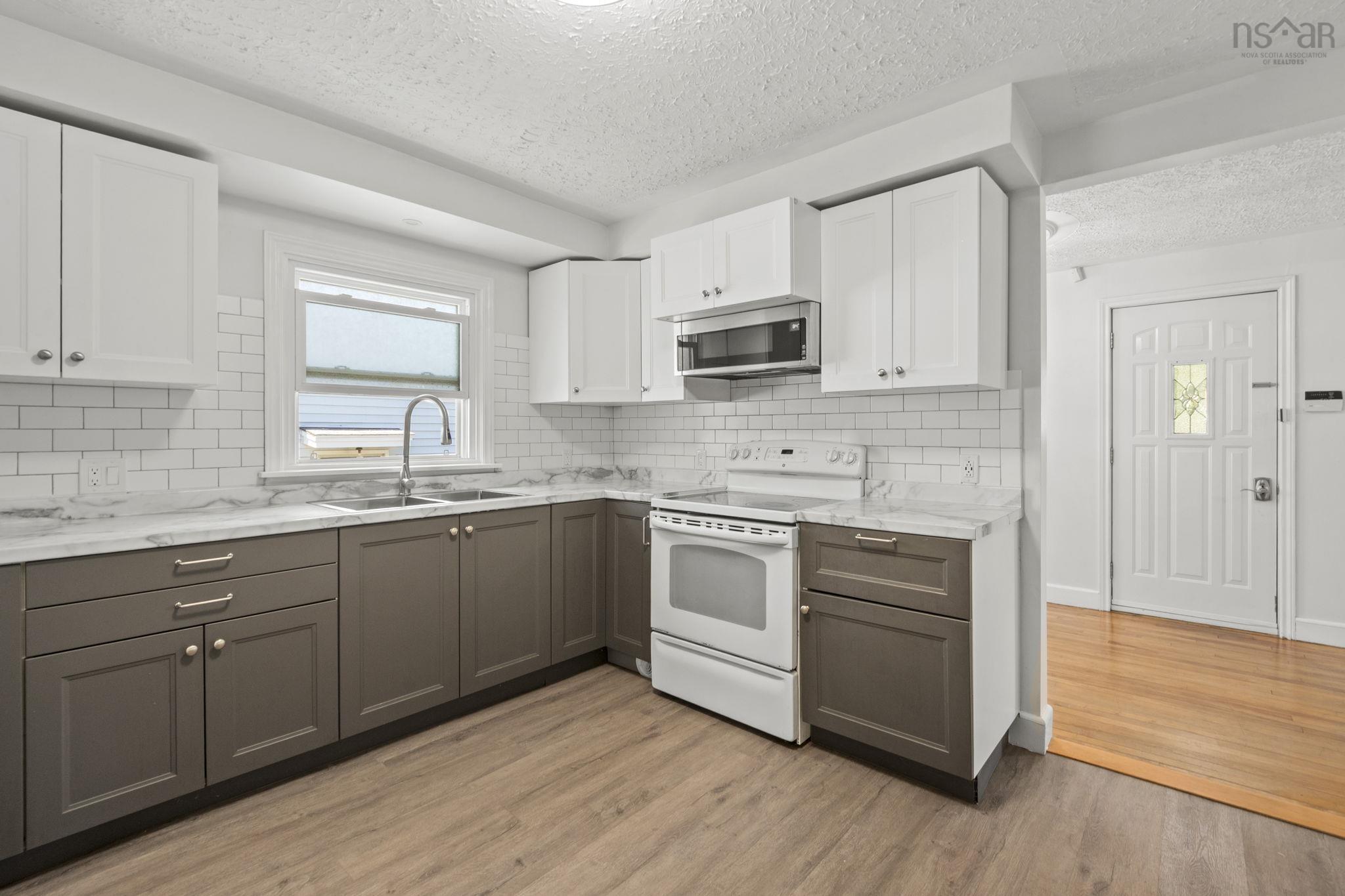 $484,000.00: 41 Pine Grove Drive, Halifax