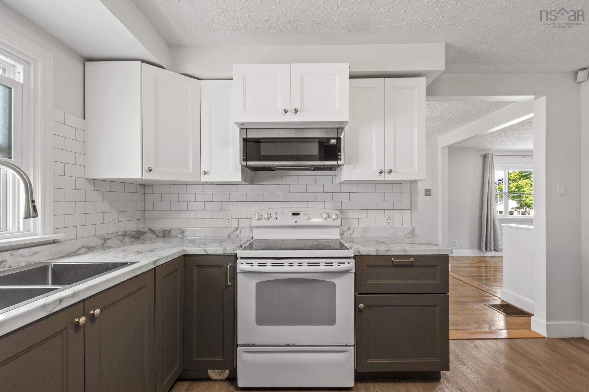 $484,000.00: 41 Pine Grove Drive, Halifax