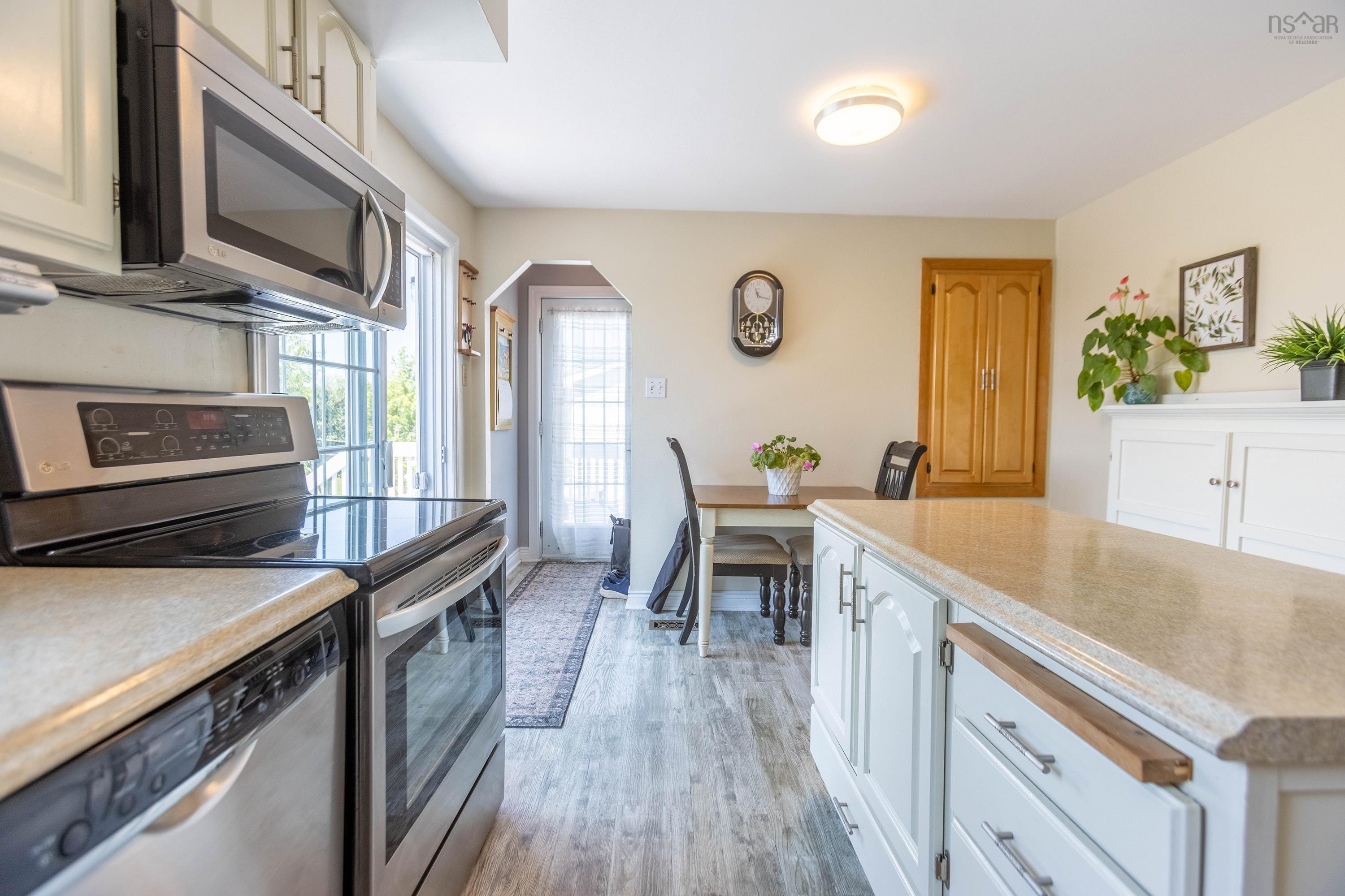 $299,900.00: 75 Willow Street, Amherst