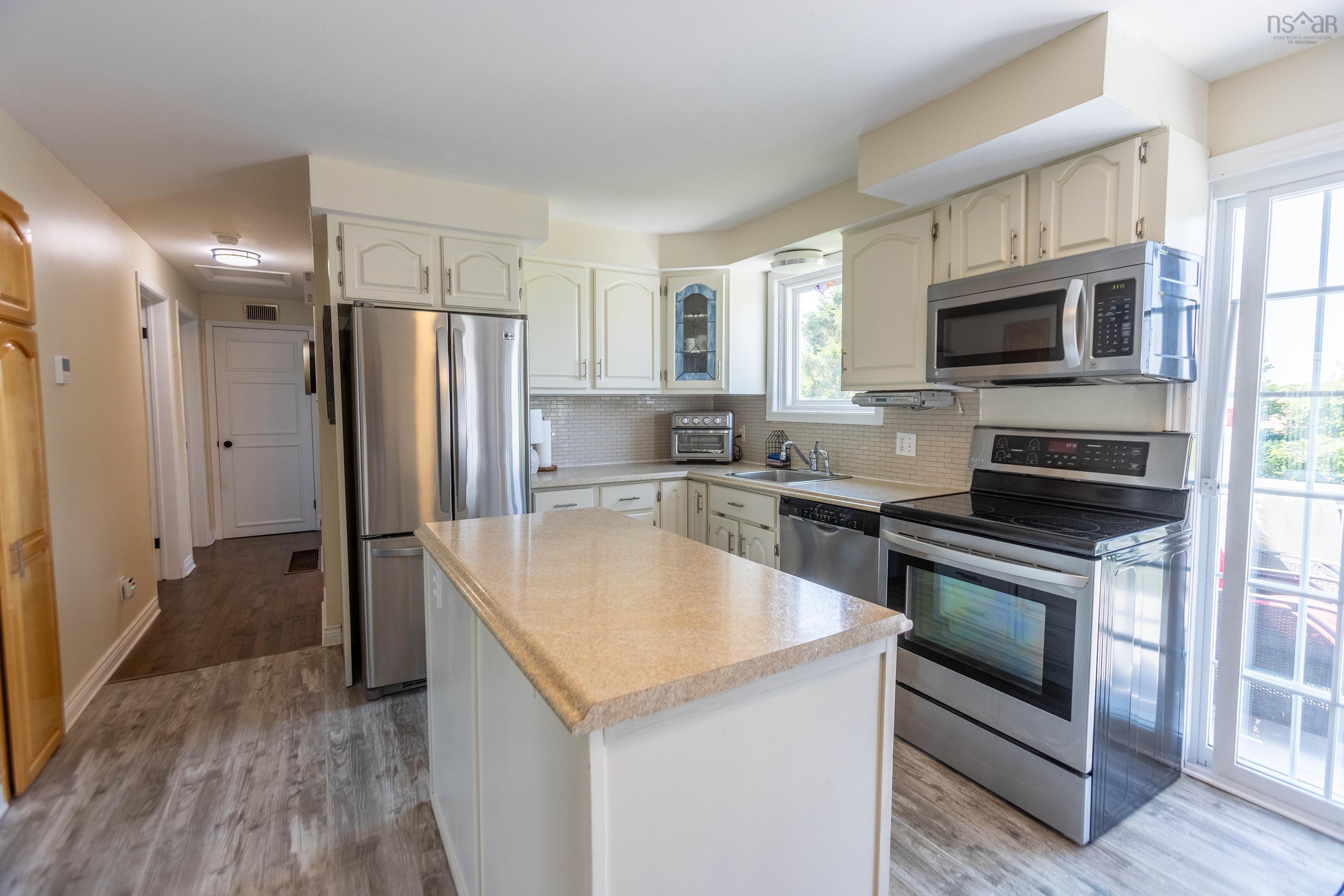 $299,900.00: 75 Willow Street, Amherst