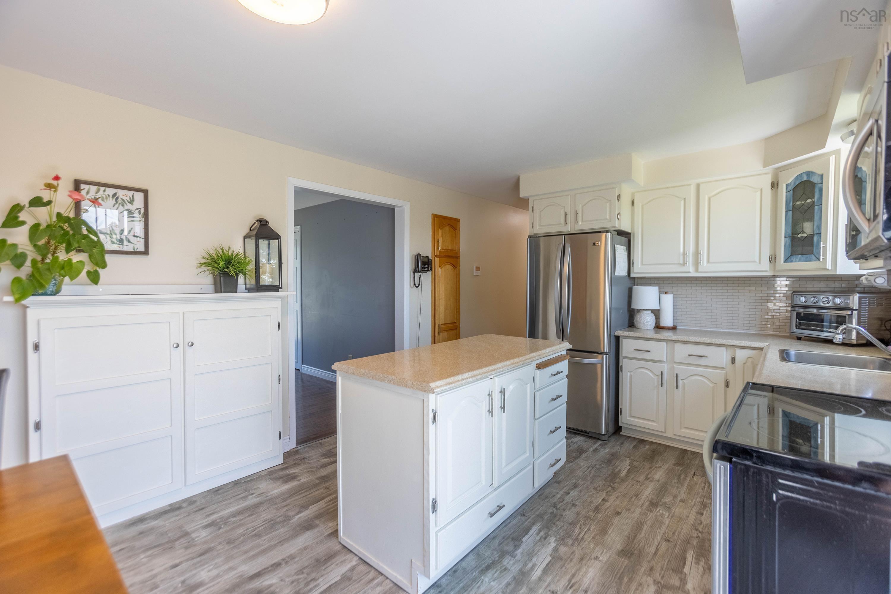 $299,900.00: 75 Willow Street, Amherst