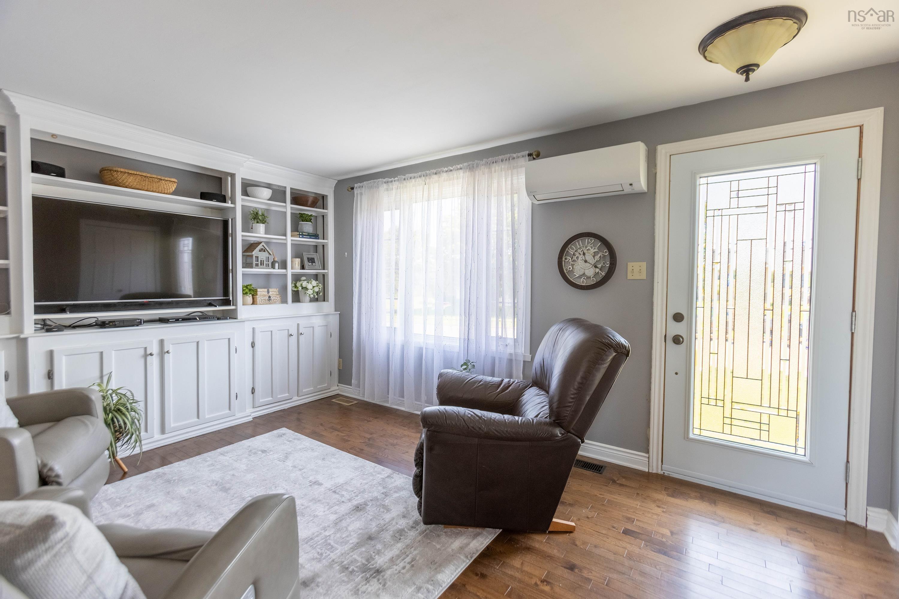 $299,900.00: 75 Willow Street, Amherst