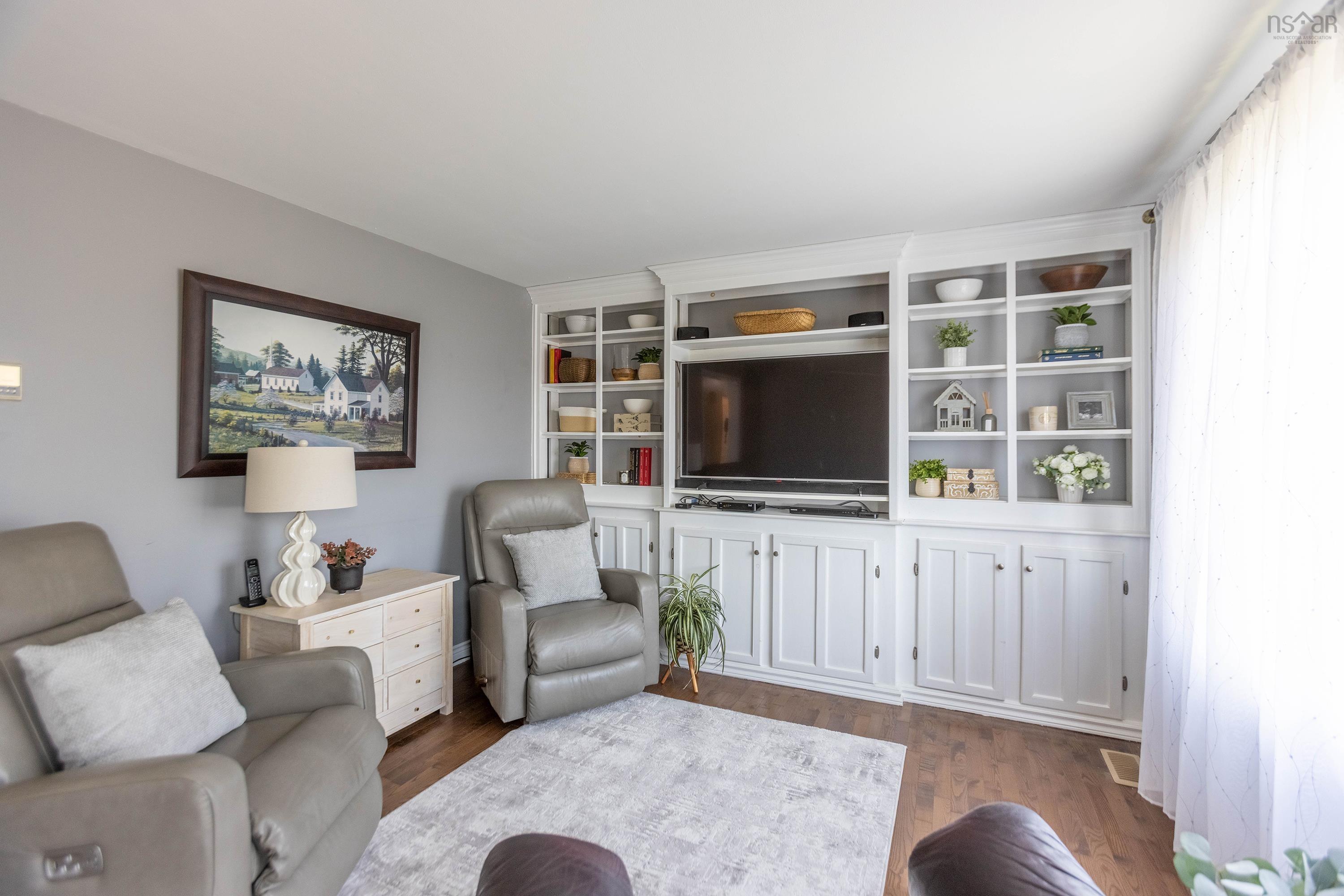 $299,900.00: 75 Willow Street, Amherst