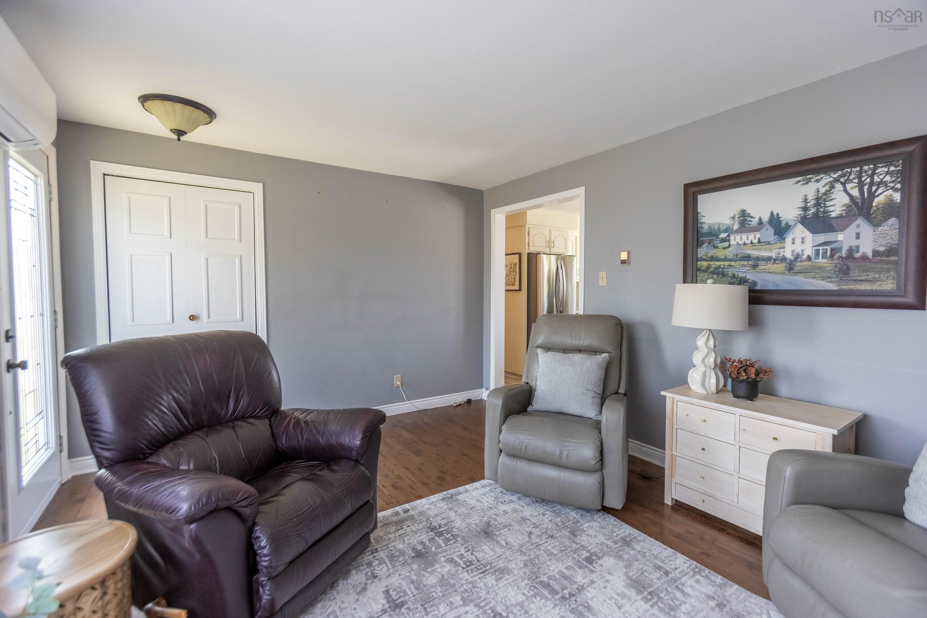 $299,900.00: 75 Willow Street, Amherst