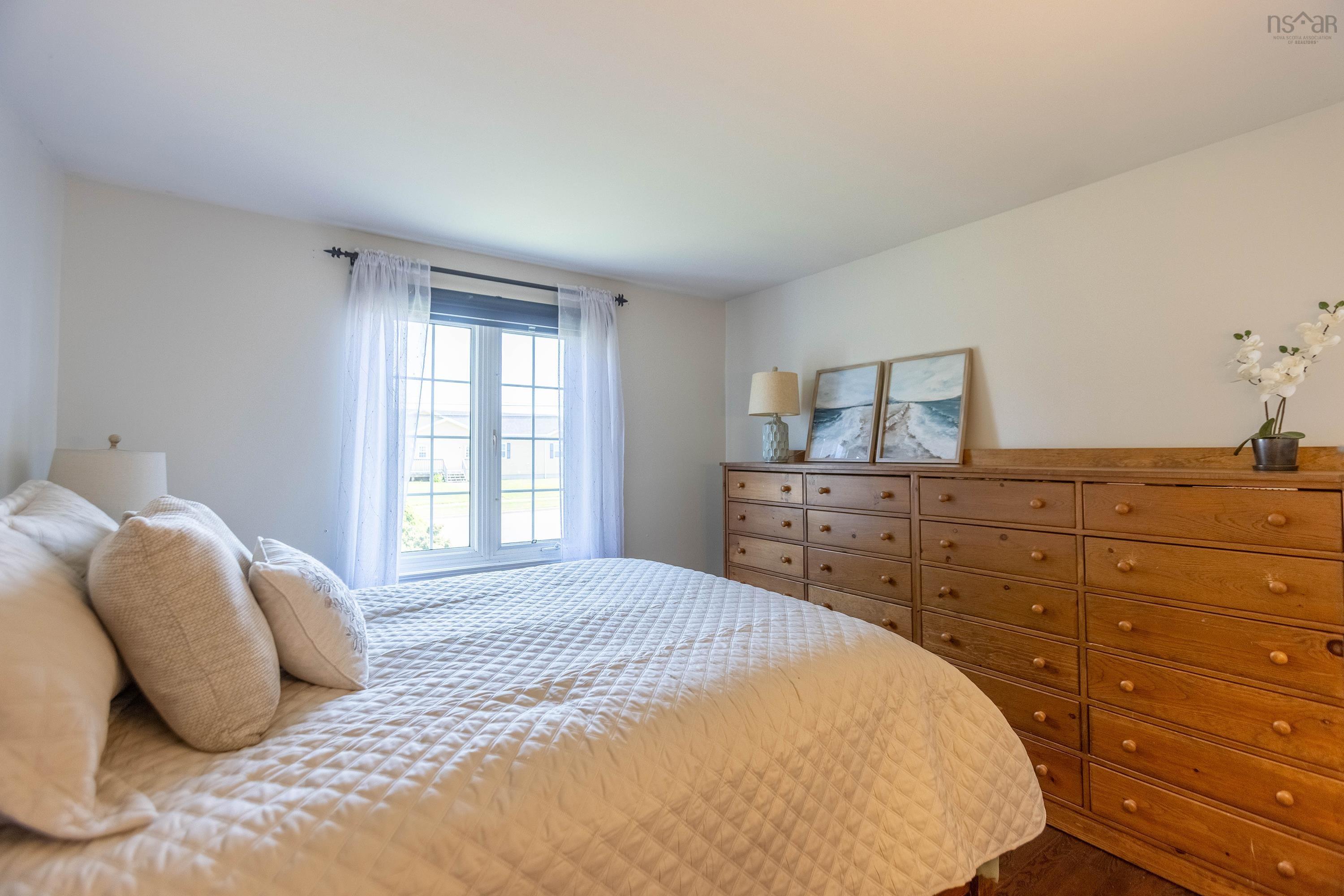 $299,900.00: 75 Willow Street, Amherst