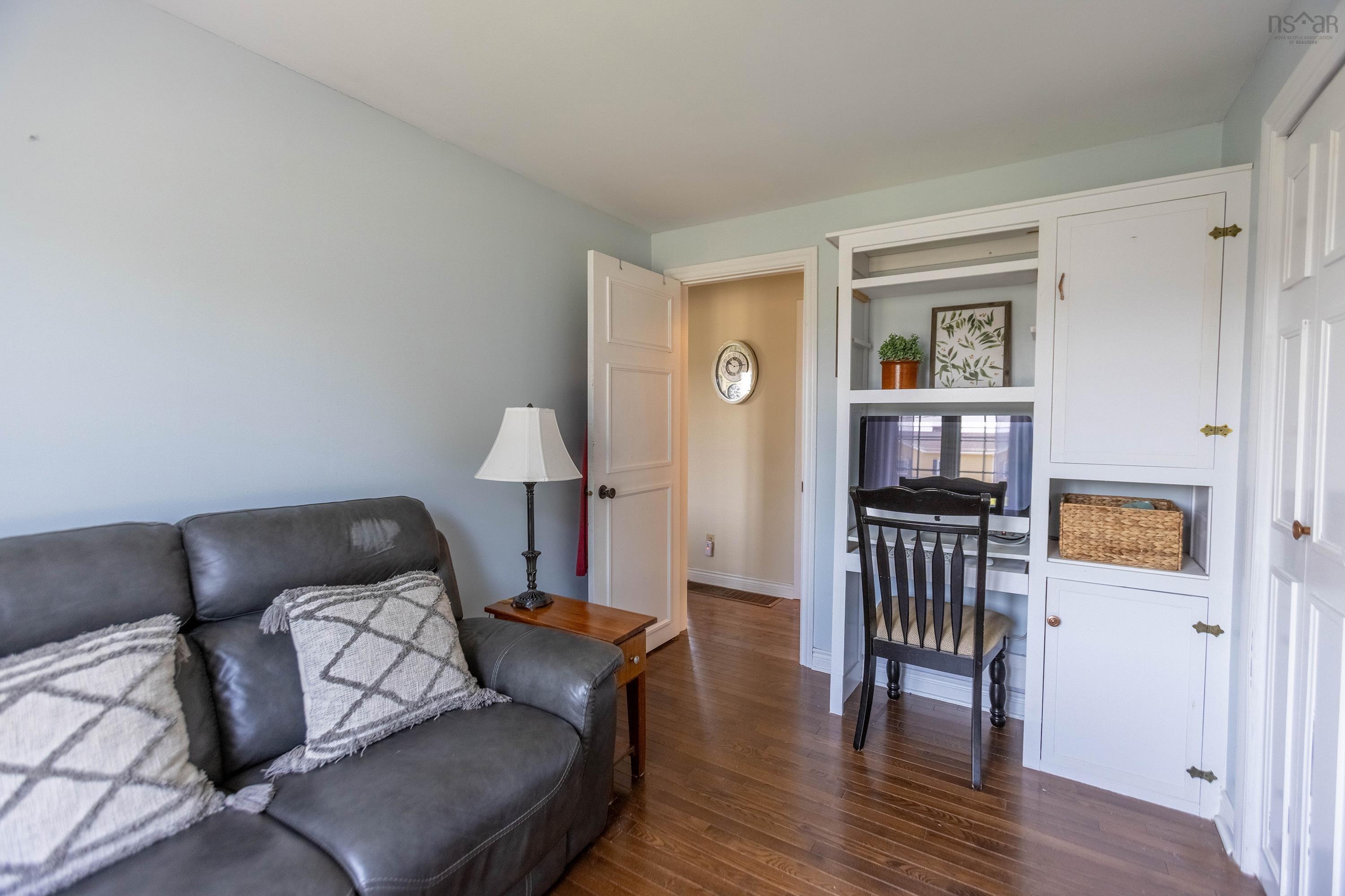 $299,900.00: 75 Willow Street, Amherst