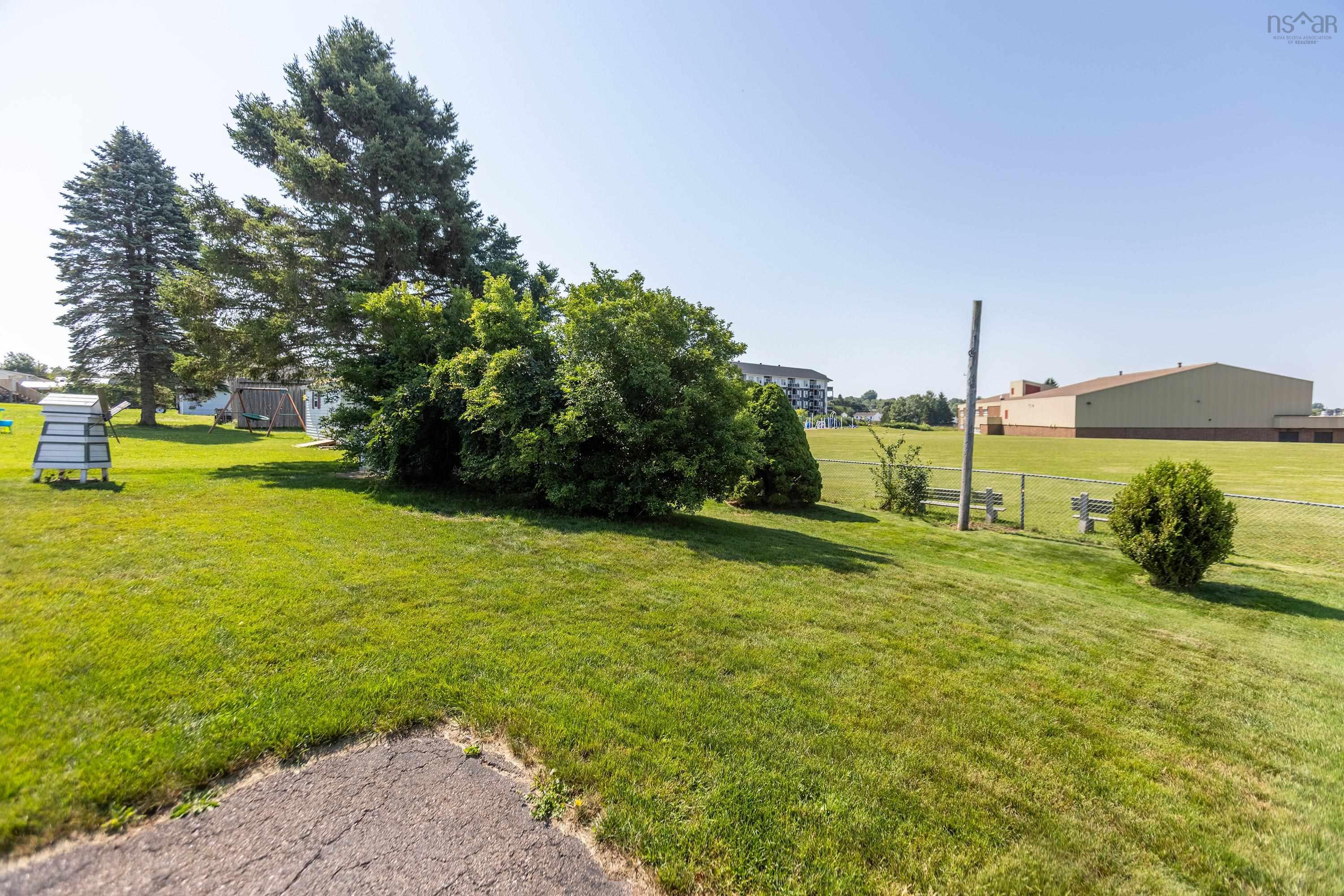 $299,900.00: 75 Willow Street, Amherst