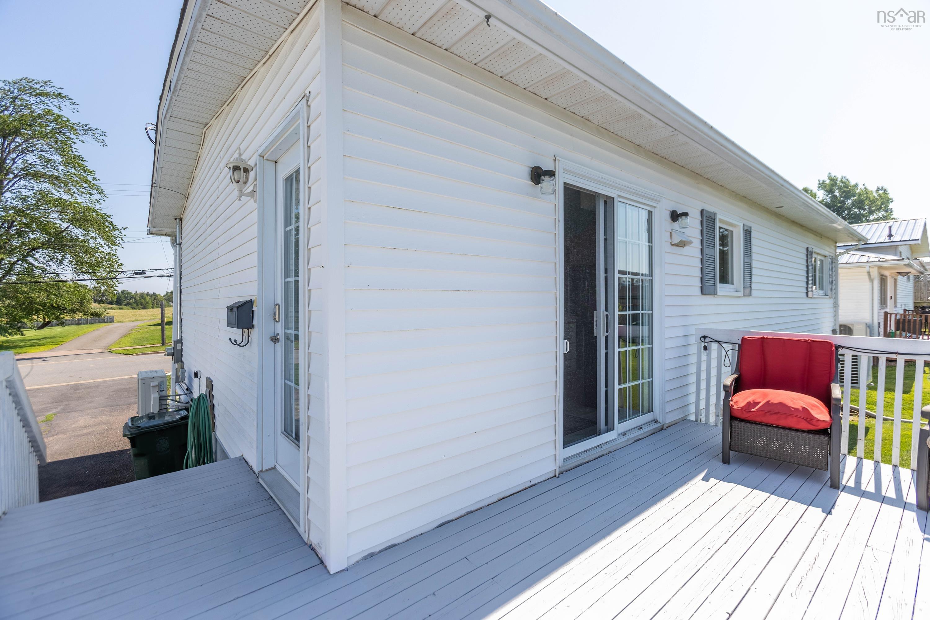 $299,900.00: 75 Willow Street, Amherst