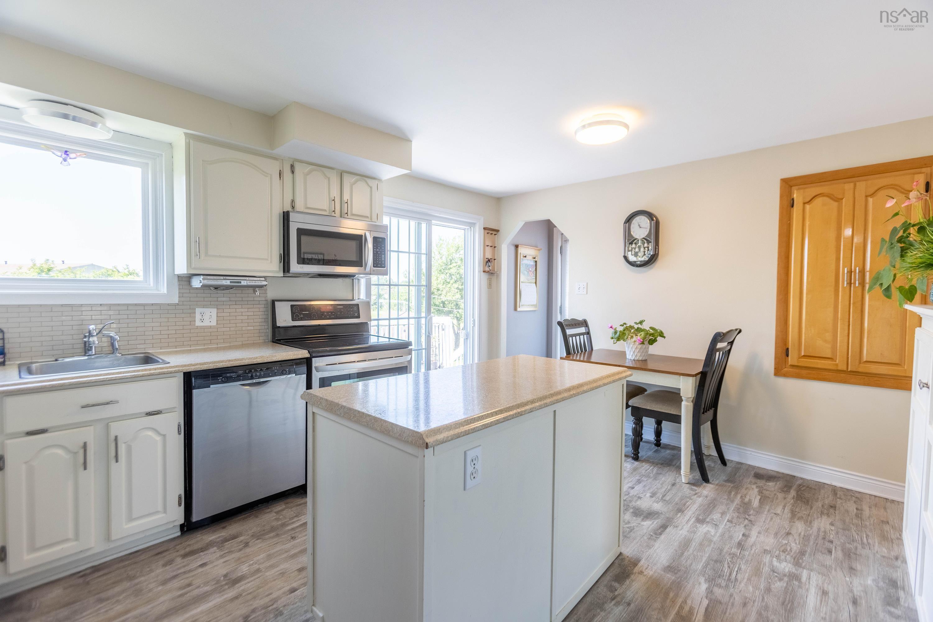 $299,900.00: 75 Willow Street, Amherst
