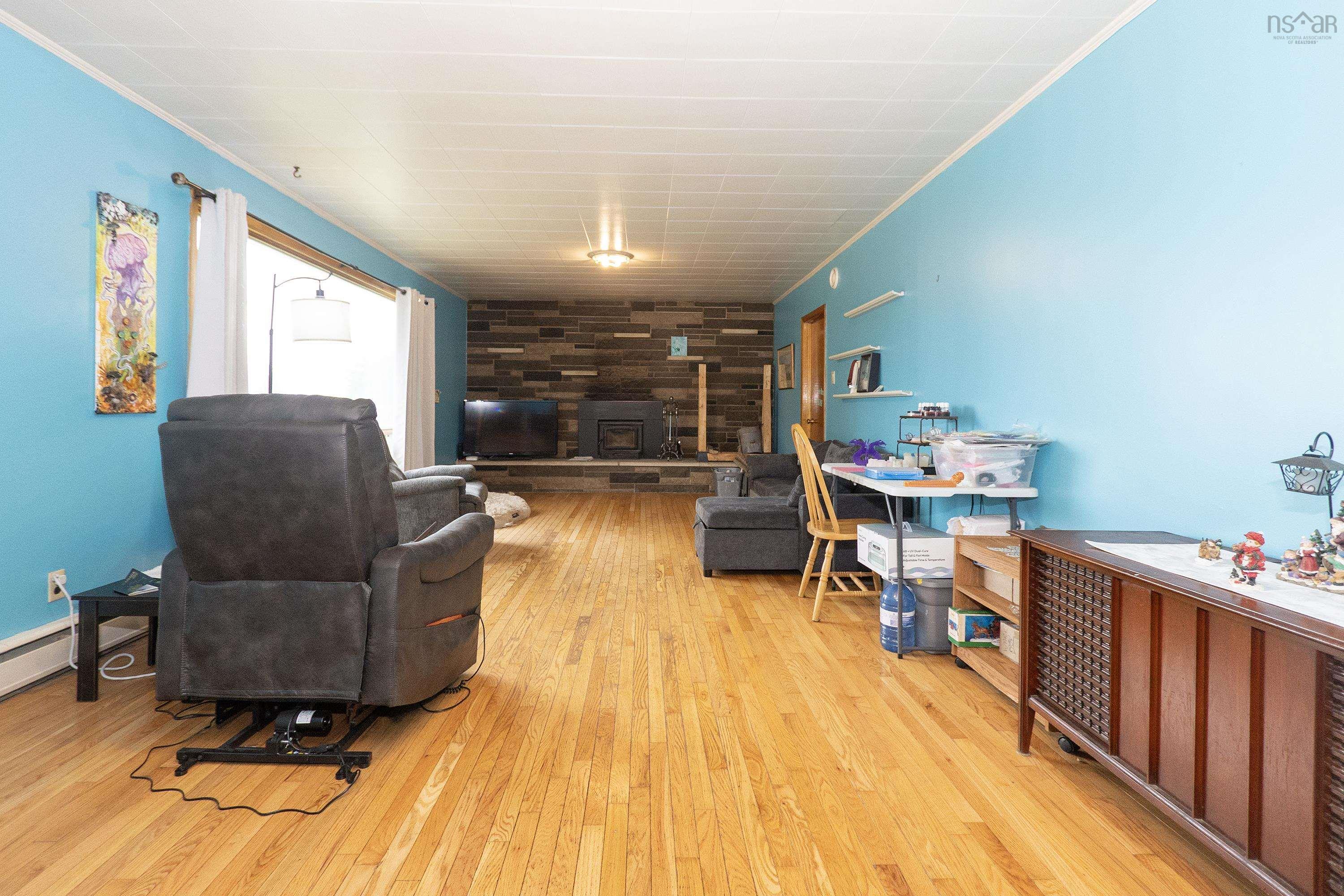 $199,900.00: 86 Queen Street, Springhill