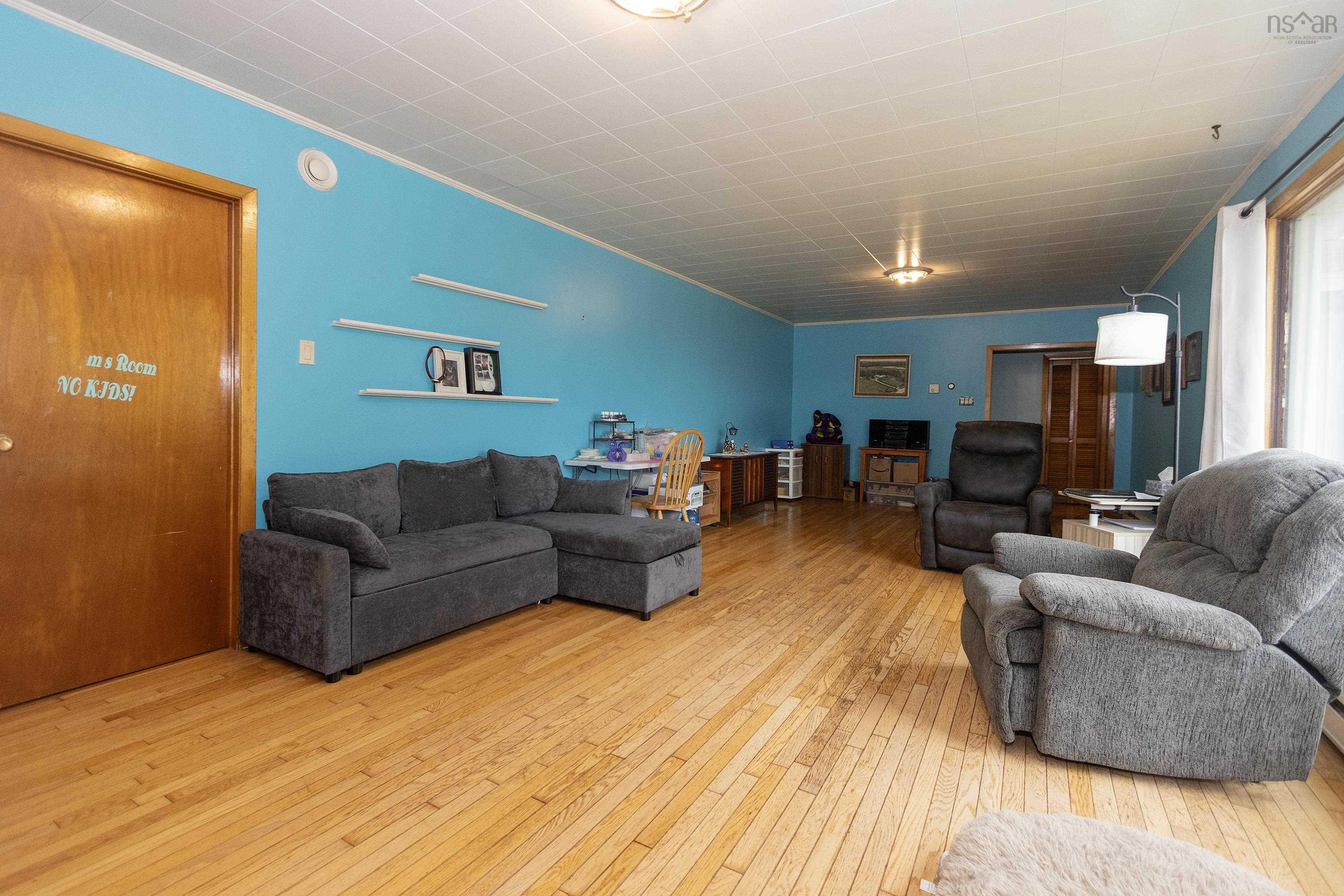 $199,900.00: 86 Queen Street, Springhill