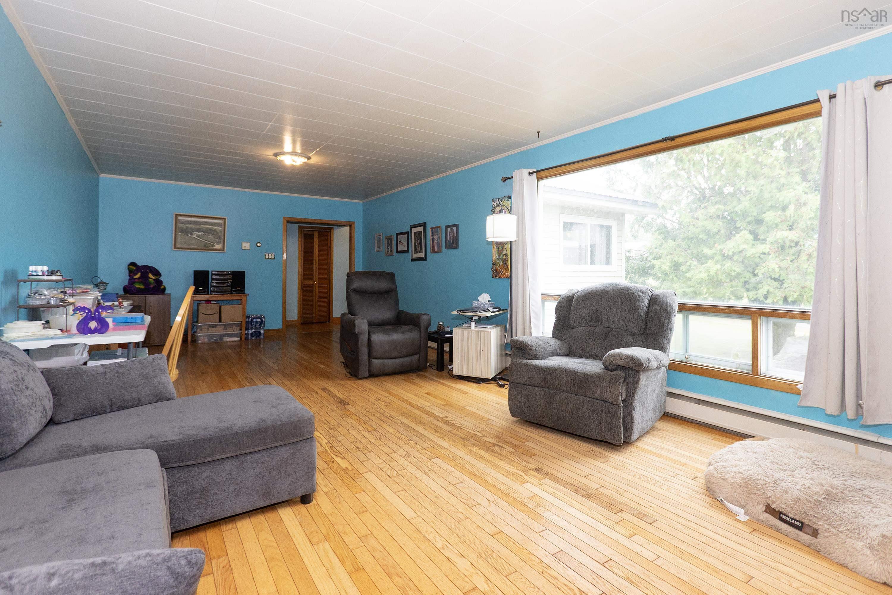$199,900.00: 86 Queen Street, Springhill