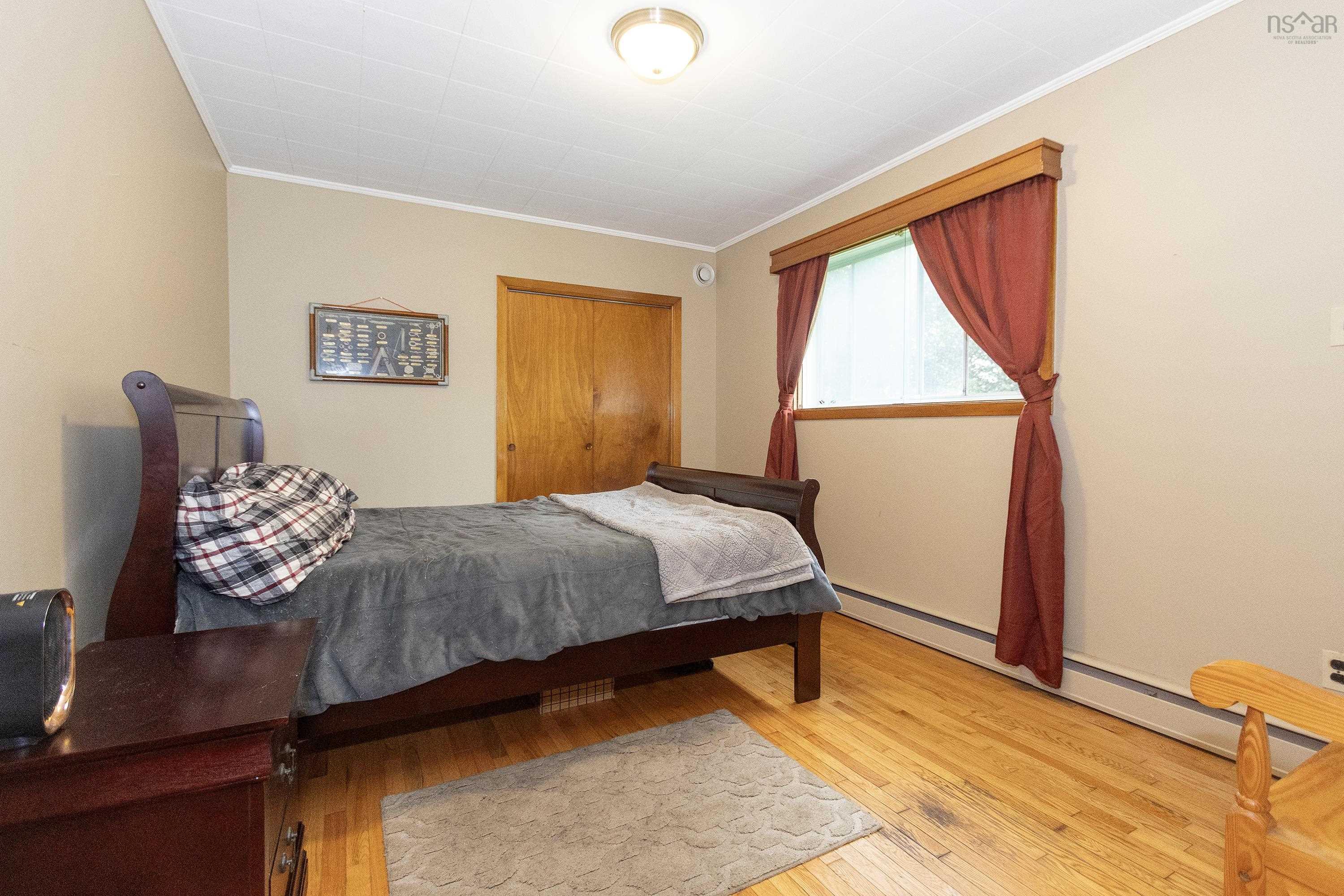 $199,900.00: 86 Queen Street, Springhill