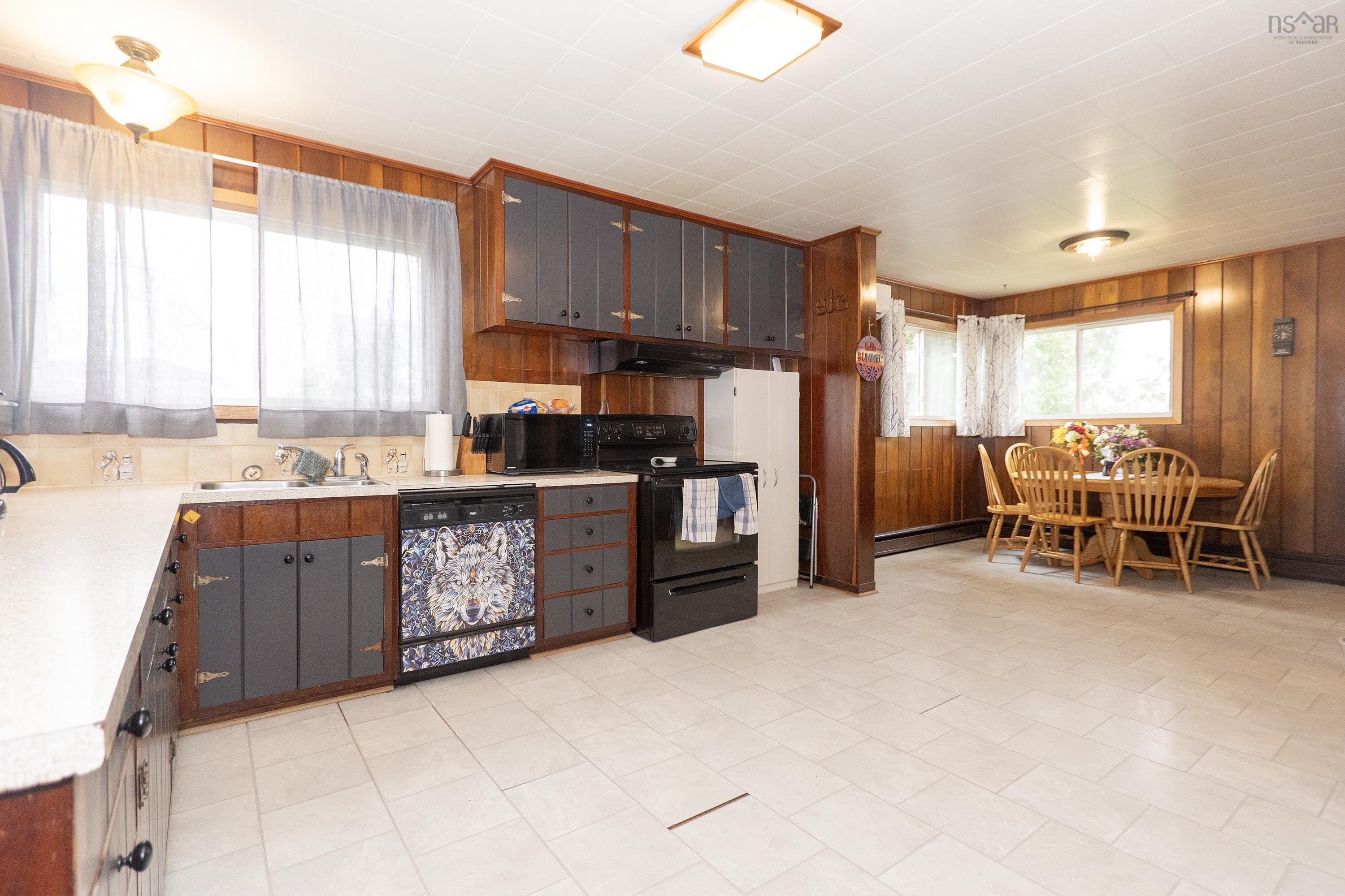 $199,900.00: 86 Queen Street, Springhill