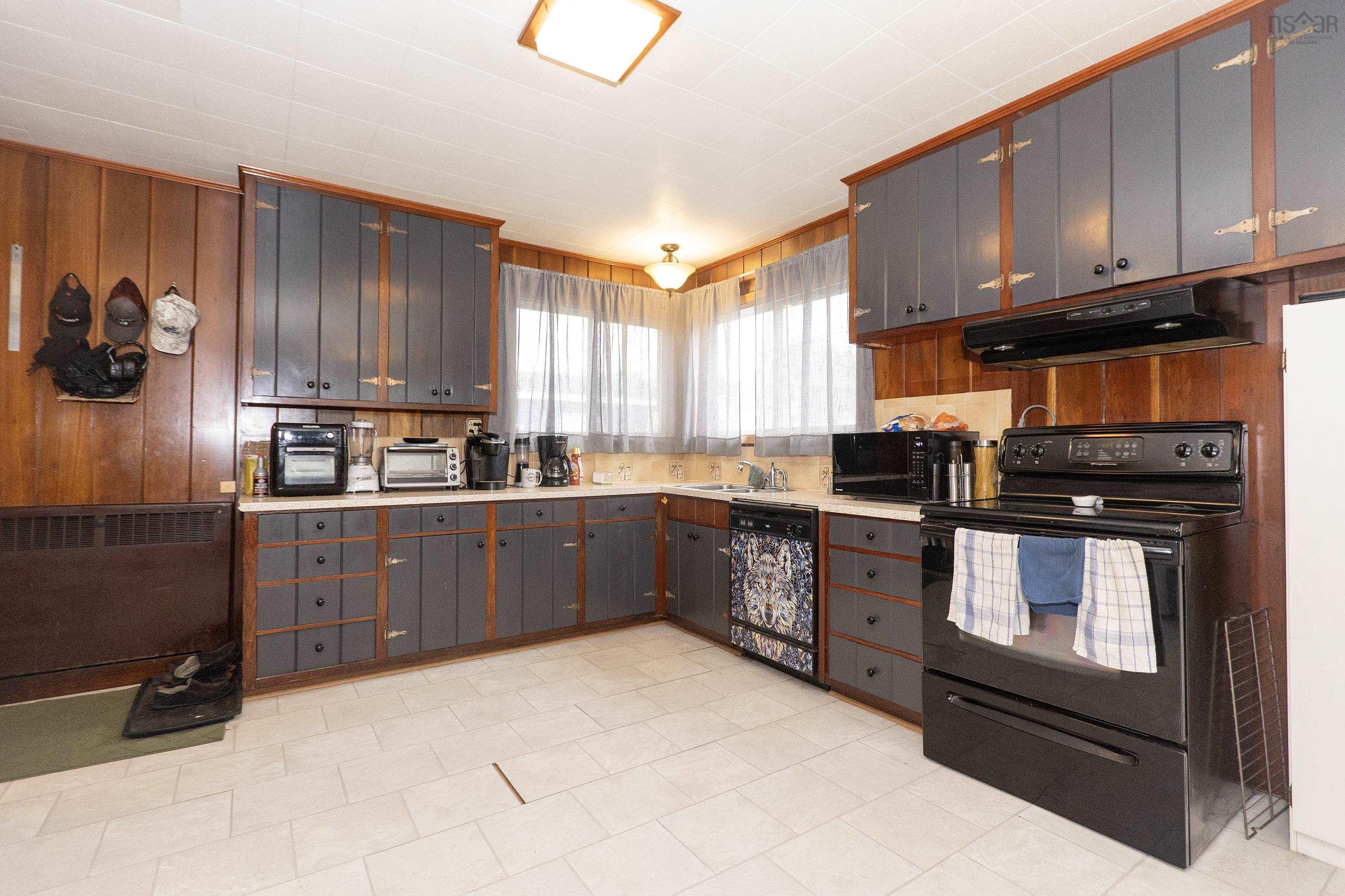 $199,900.00: 86 Queen Street, Springhill