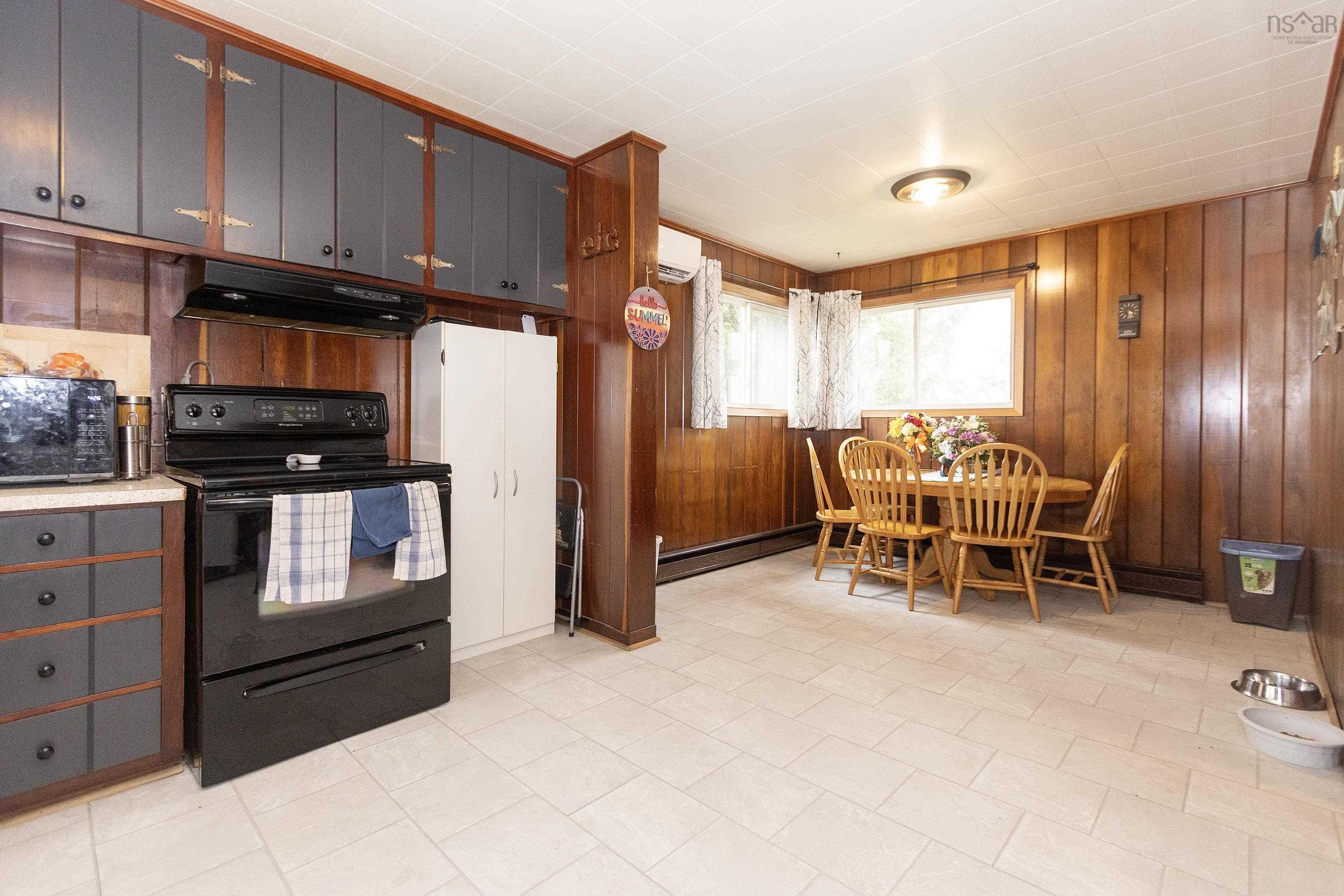 $199,900.00: 86 Queen Street, Springhill