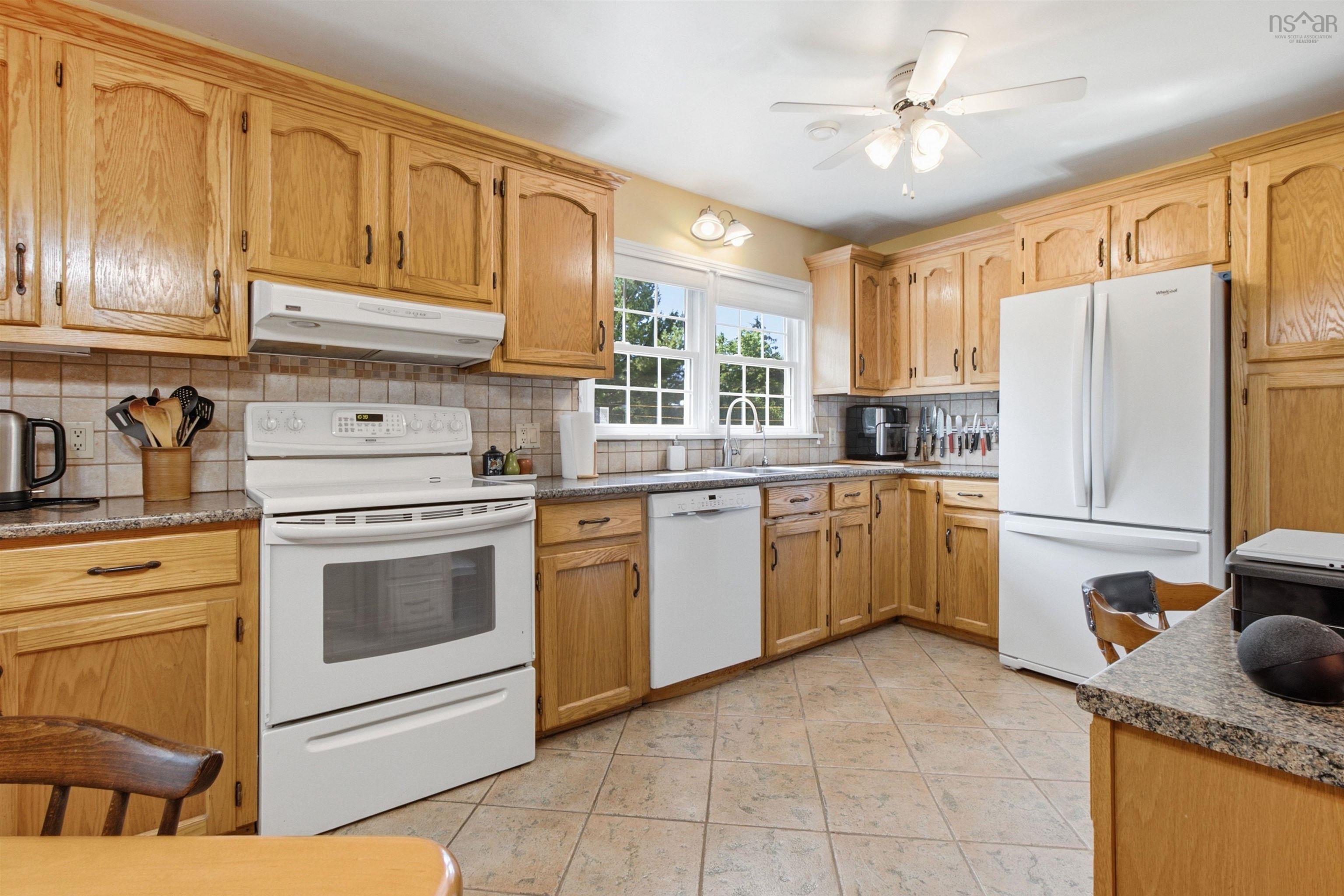 $459,900.00: 8 Lakeview Drive, Windsor