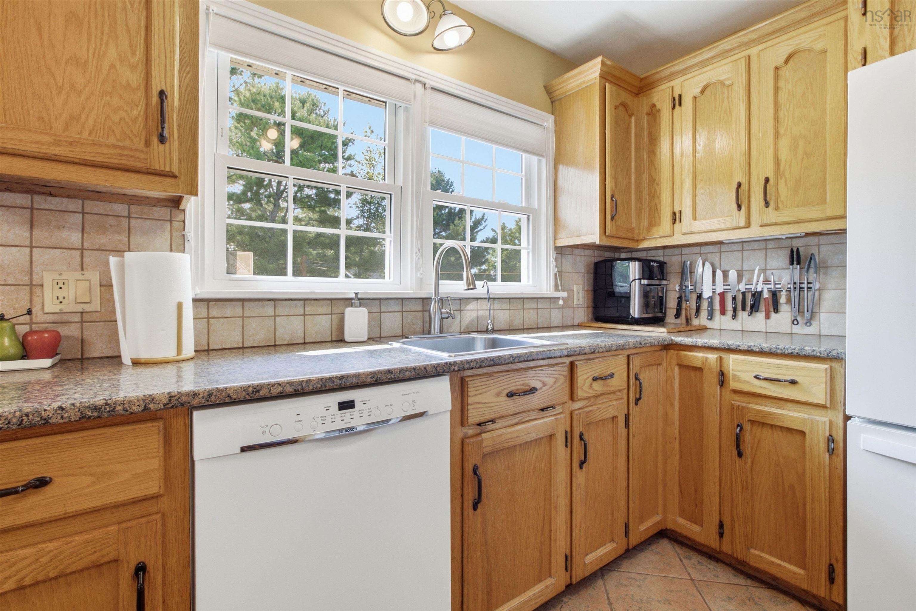 $459,900.00: 8 Lakeview Drive, Windsor