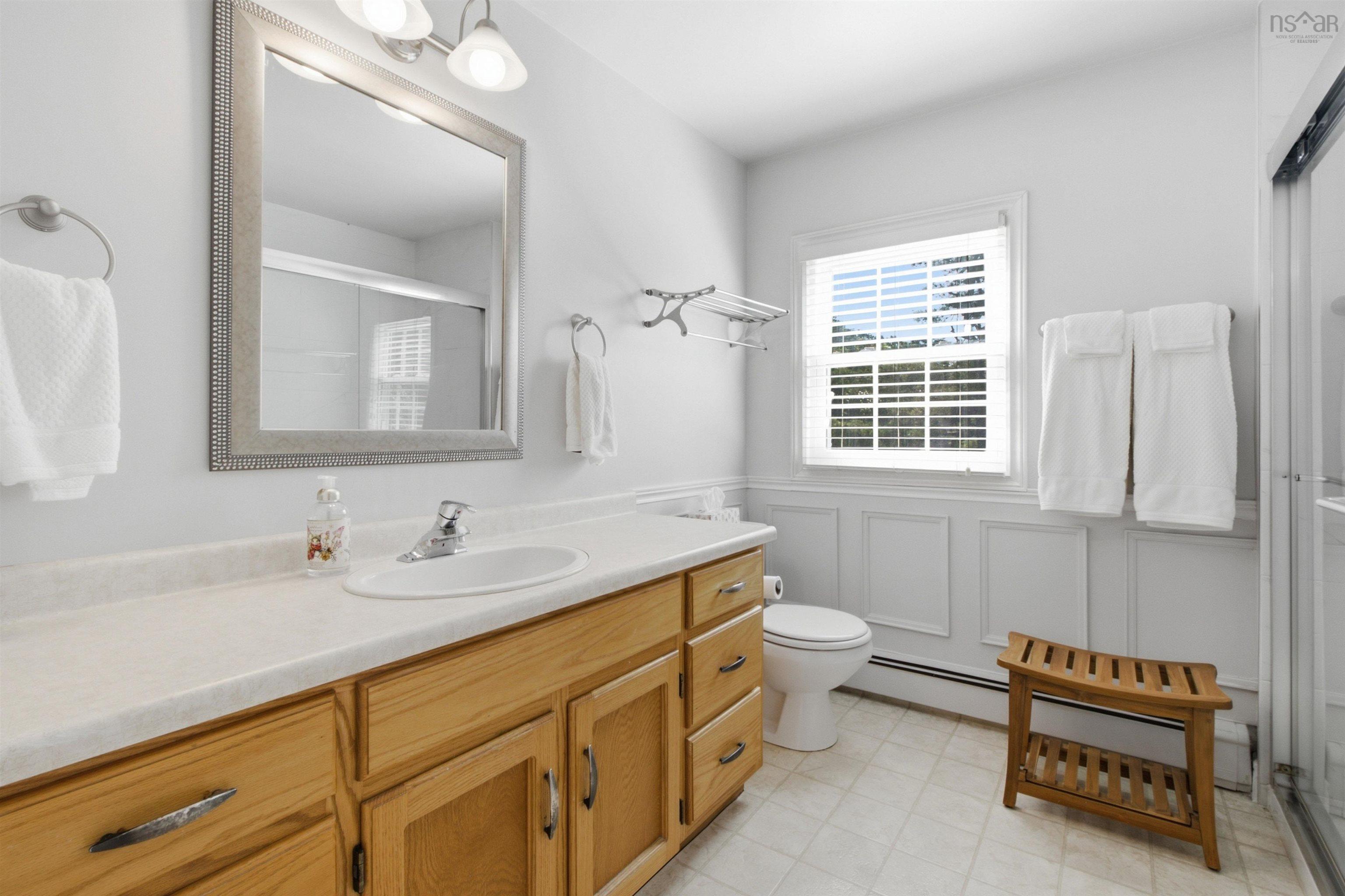 $459,900.00: 8 Lakeview Drive, Windsor